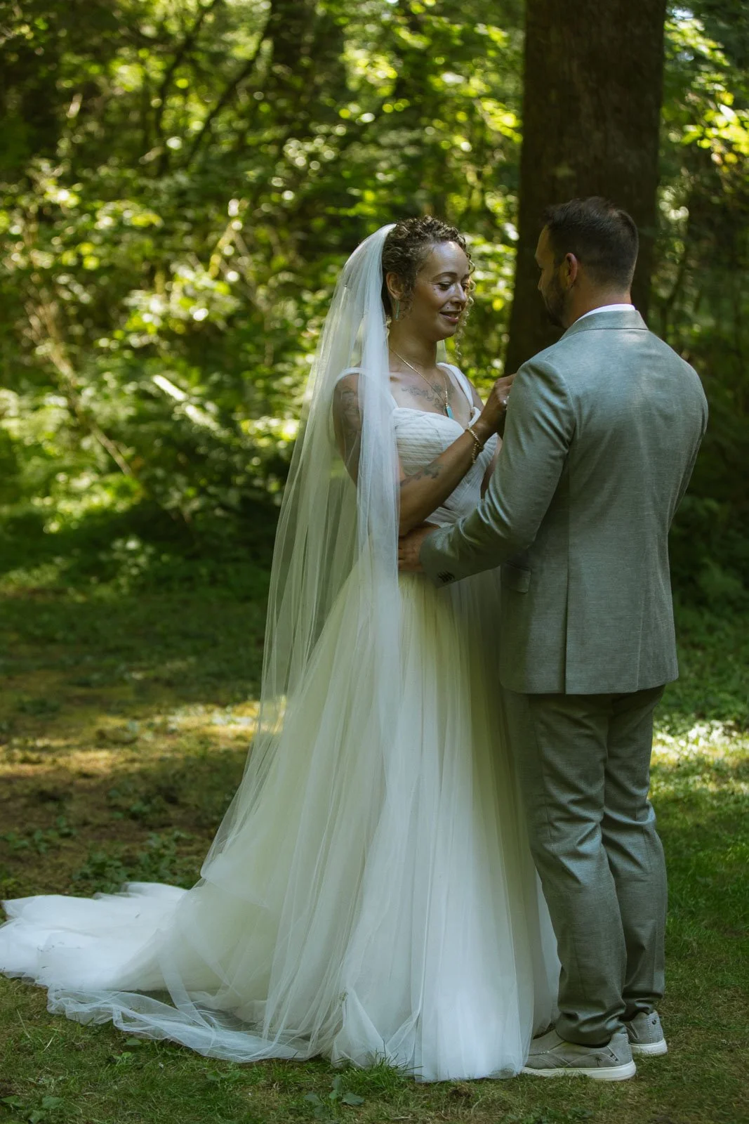 oregon-elopement-photographer-couple-mountain-vows.jpg