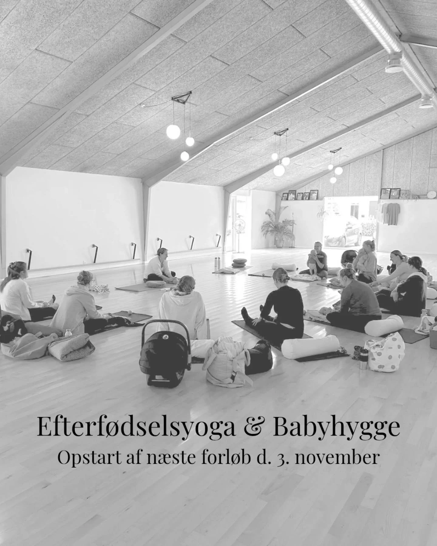 ✨ Efterf&oslash;dselsyoga &amp; Babyhygge - november/december ✨

(OBS! Sidste hold inden, at jordemoder Laura g&aring;r p&aring; barsel) 

Et frirum til dig som er mor p&aring; barsel og en dejlig stund med din baby, hvor du bliver undervist af b&ari