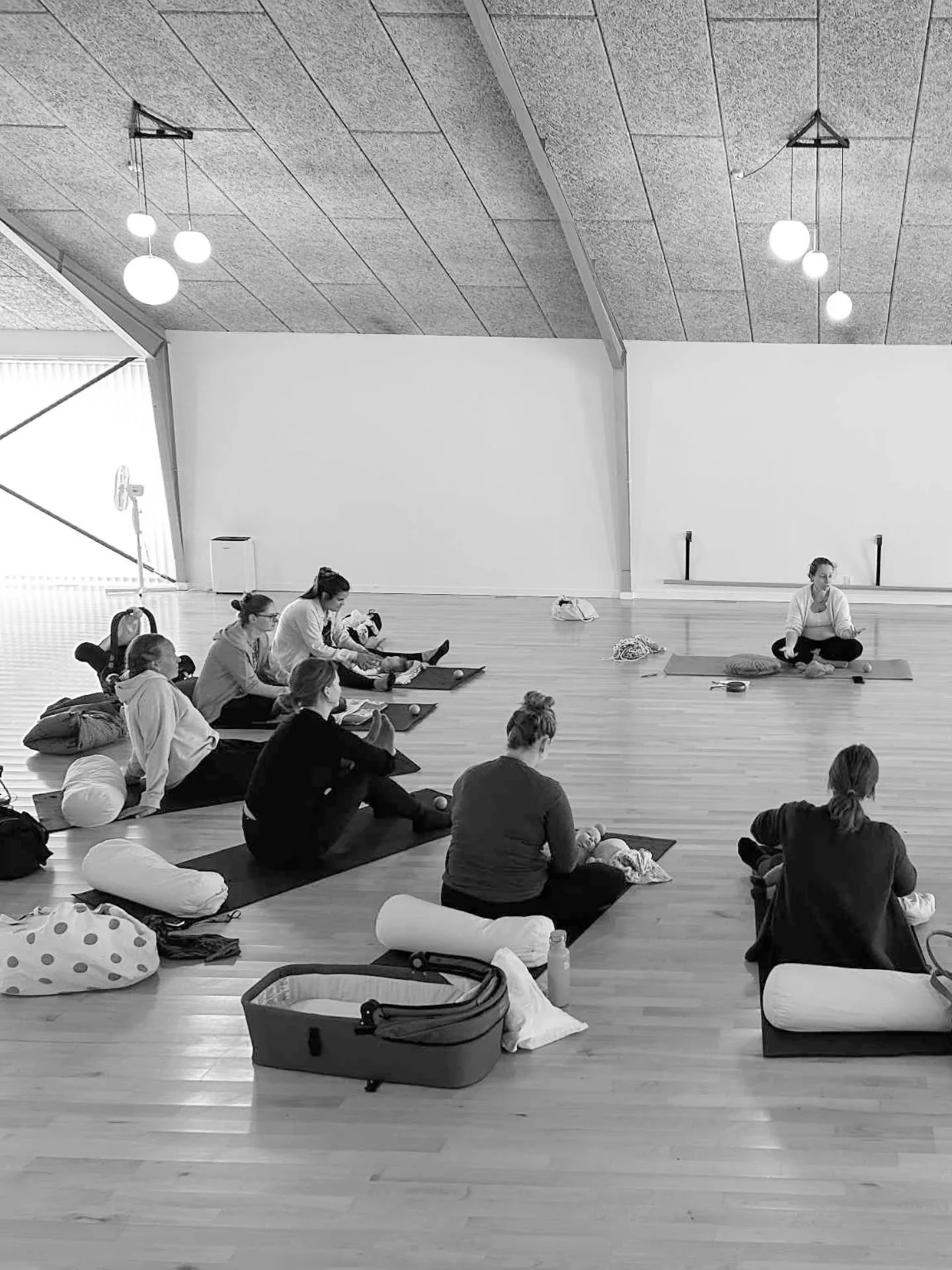 ✨🧘🏽&zwj;♀️ Efterf&oslash;dselsyoga &amp; Babyhygge 👶🏼 ✨

Overvejer du at tilmelde dig n&aelig;ste forl&oslash;b fra d. 3/11, men er stadig lidt i tvivl, om det er noget for dig og din baby, s&aring; l&aelig;s lige med, hvad f&oslash;rste holds de