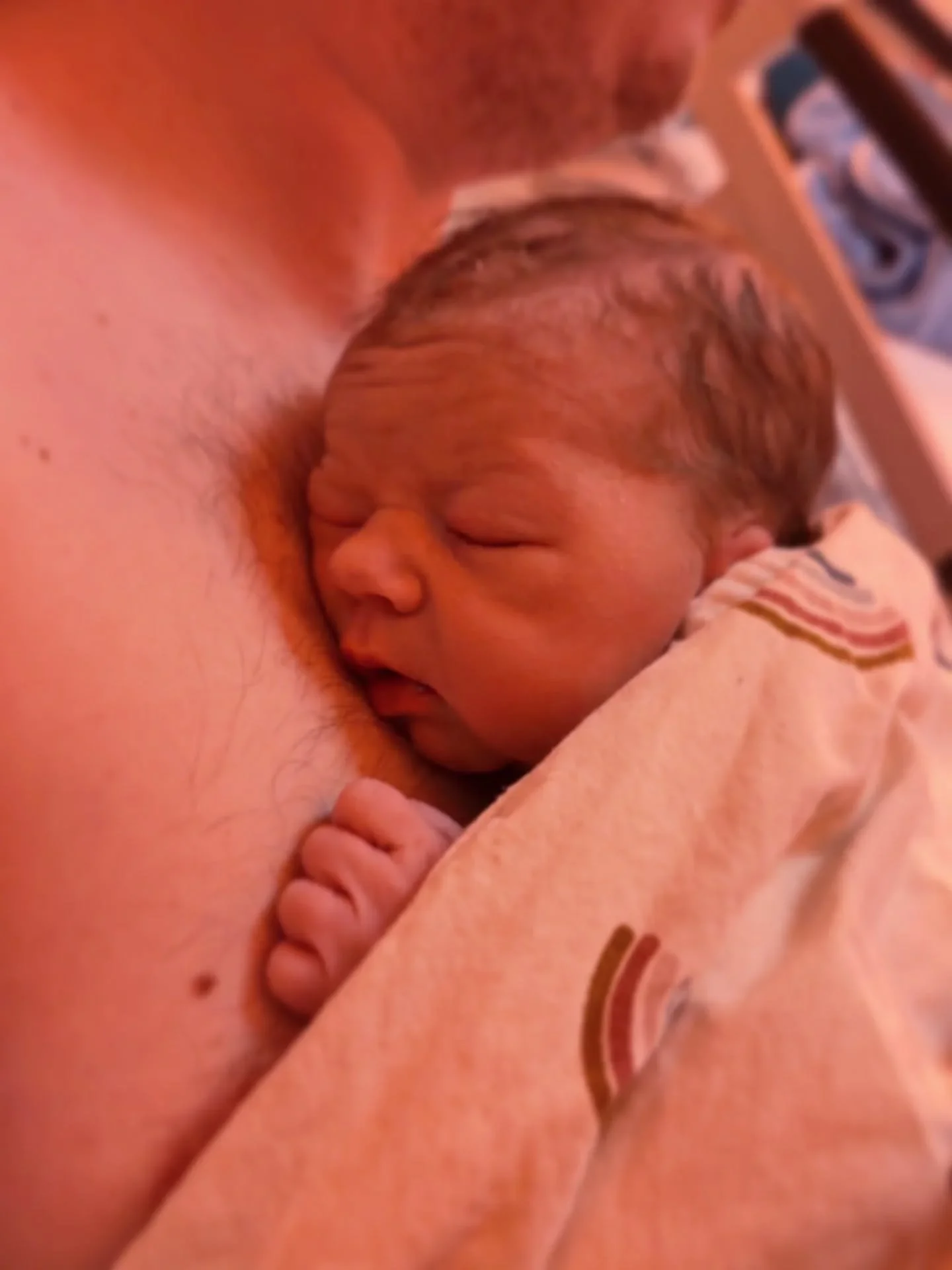 .... Og p&aring; fastelavnss&oslash;ndag d. 15/2/26 kom du, lilles&oslash;ster Pil, flyvende ud i vores arme med raketfart 🚀 🪼 💘 

Jeg havde planlagt og forberedt mig selv p&aring; en f&oslash;dsel, som skulle tage tid, kr&aelig;ve t&aring;lmodigh