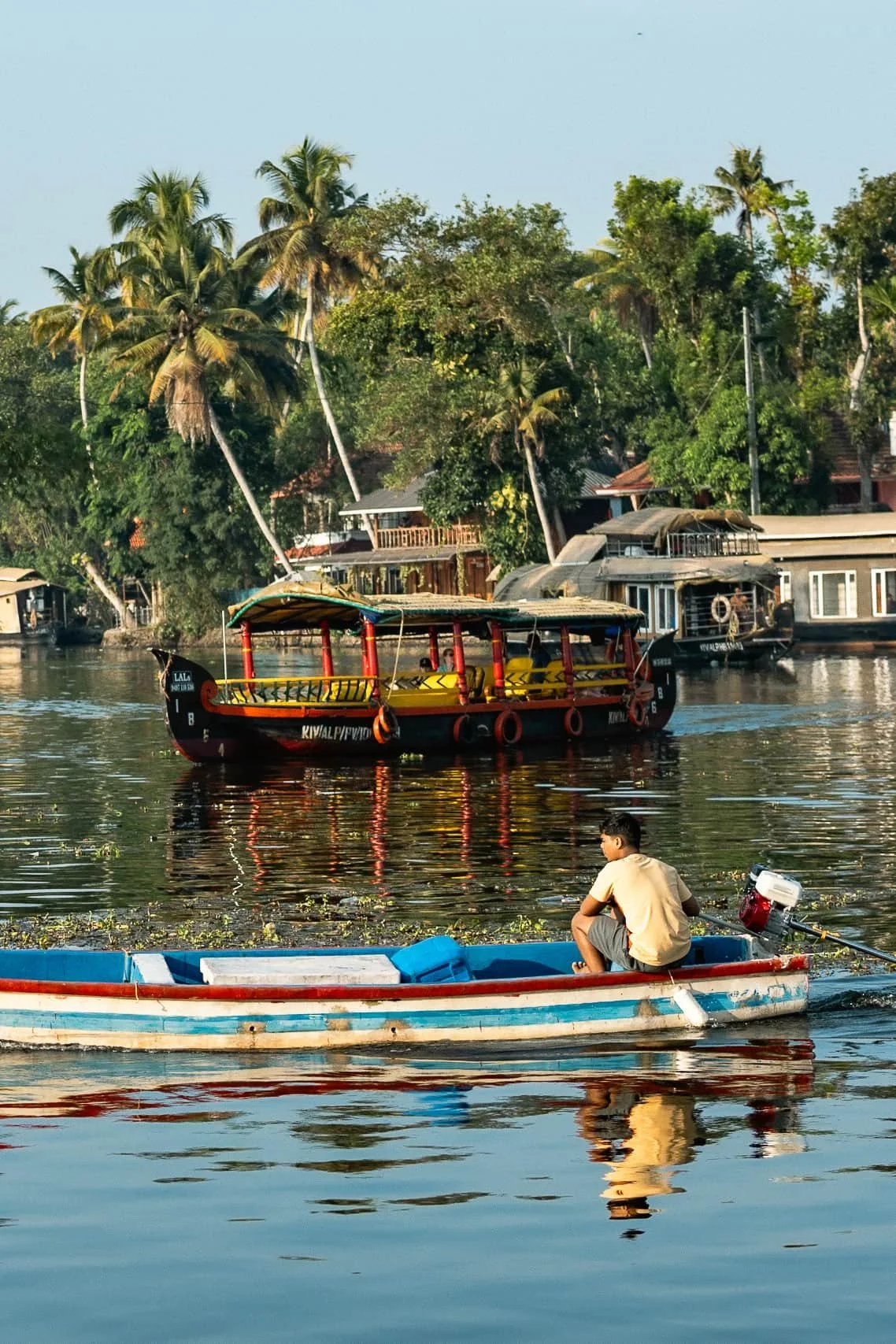 local villagers in front of the allepey houseboats