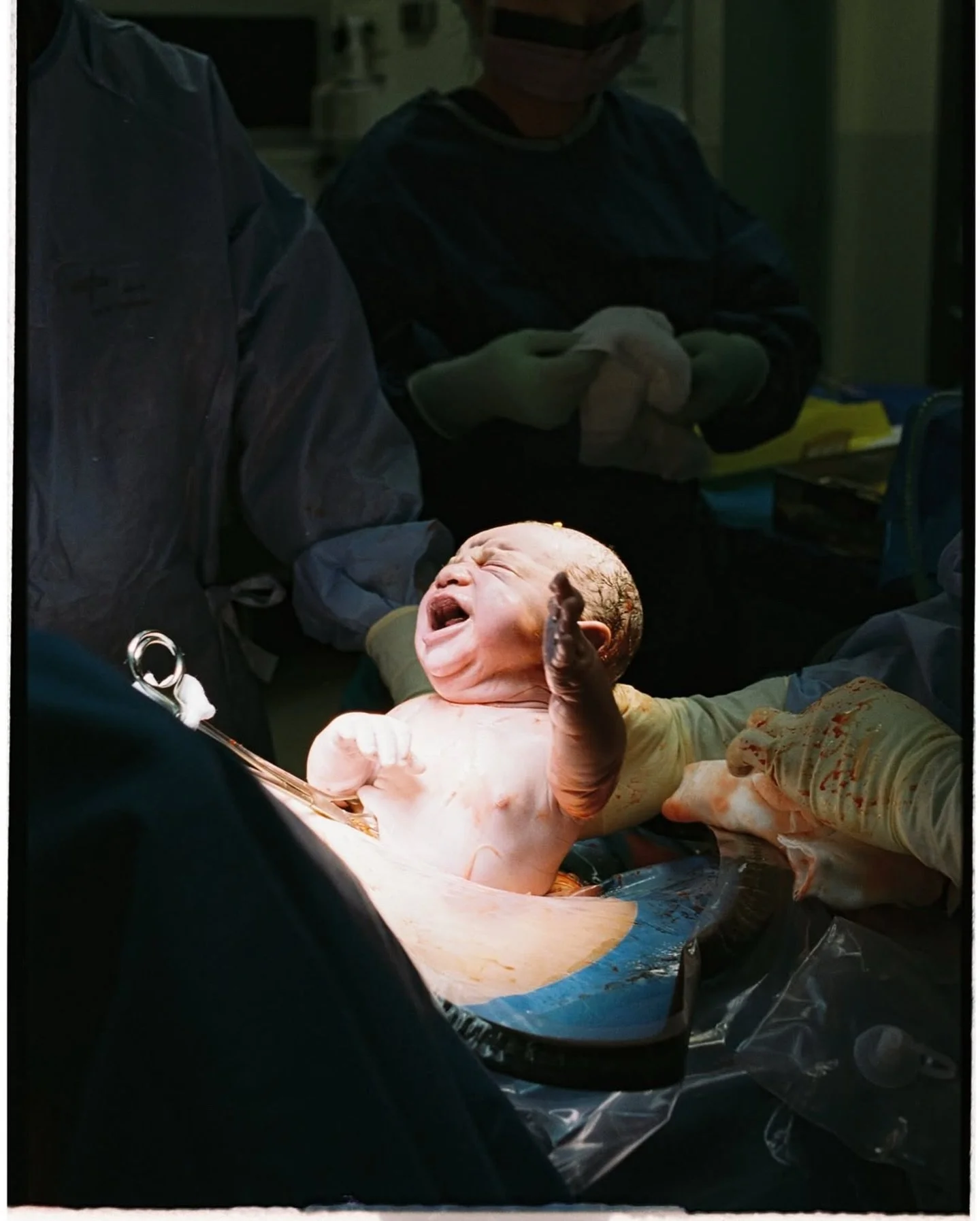 &lsquo;That first breath&rsquo; - @caramand.photography 
-
🏷️Keep tagging #herexposure
-
#womenwhoshootfilm#graingurls#35mmfilm#120film#shootfilmaustralia#aussieanalog#filmisalive#filmwave#analogpeople#filmgirls#womeninfilmphotography#womeninstreet#