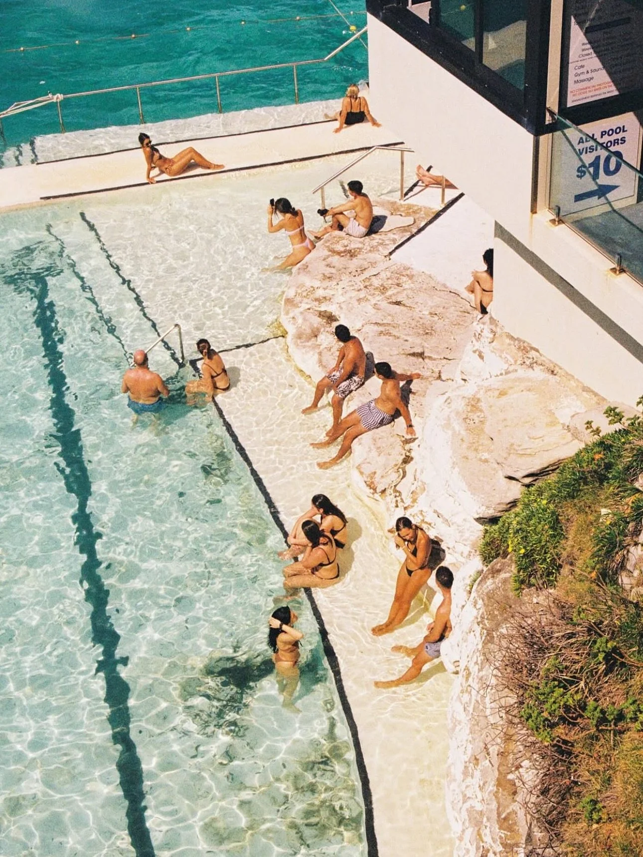 &lsquo;Dreaming of summer in Bondi&rsquo; - @hennyjphoto 
-
🏷️Keep tagging #herexposure
-
#womenwhoshootfilm#graingurls#35mmfilm#120film#shootfilmaustralia#aussieanalog#filmisalive#filmwave#analogpeople#filmgirls#womeninfilmphotography#womeninstreet