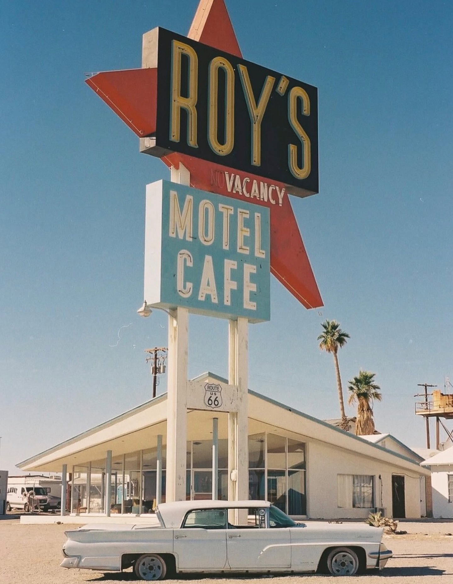 &lsquo;Roy&rsquo;s Motel on Route 66&rsquo; - @audracutler 
-
🏷️Keep tagging #herexposure
-
#womenwhoshootfilm#graingurls#35mmfilm#120film#shootfilmaustralia#aussieanalog#filmisalive#filmwave#analogpeople#filmgirls#womeninfilmphotography#womeninstre