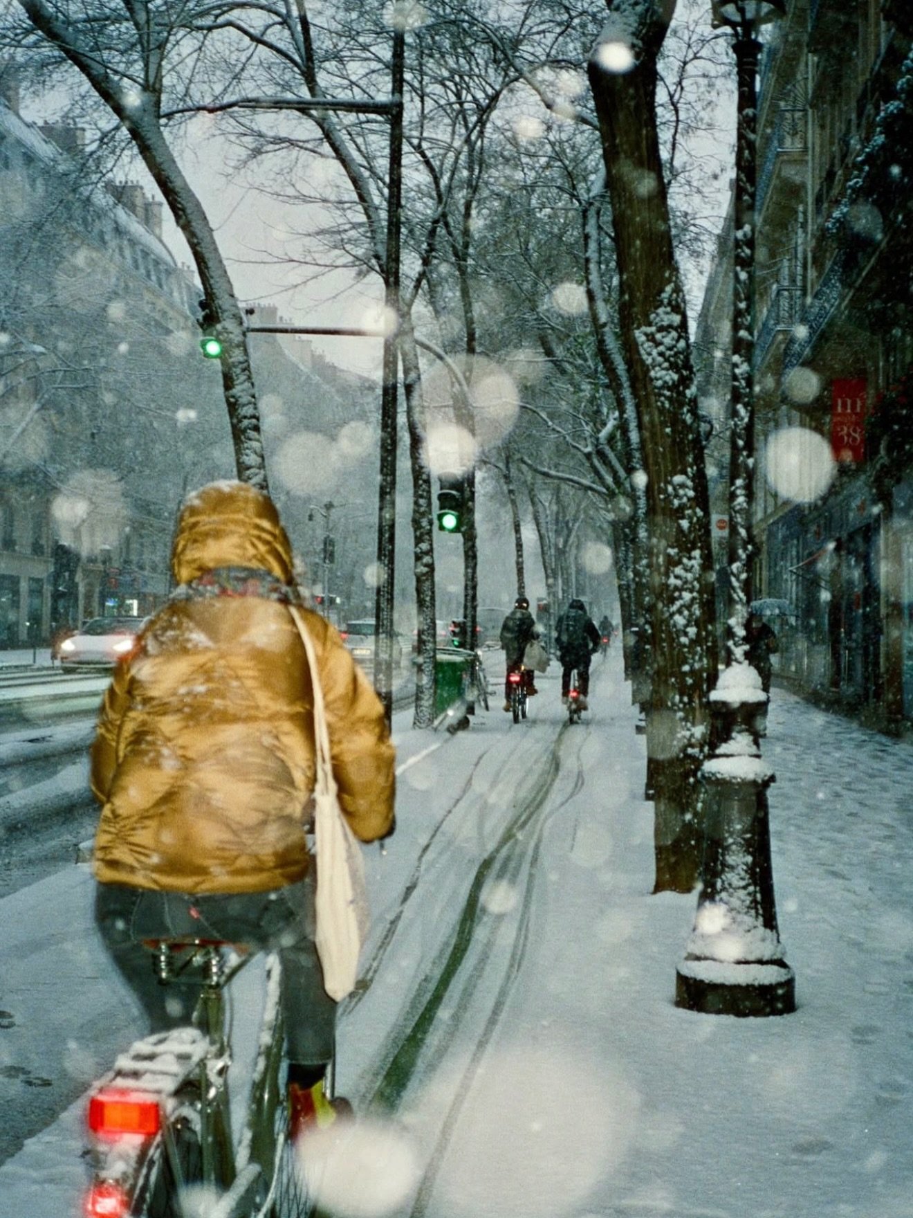 &lsquo;Vous avez vu passer l&rsquo;info ? Il a neig&eacute; &agrave; Paris !&rsquo; - @grammage_ 
-
Keep tagging 🏷️ #herexposure