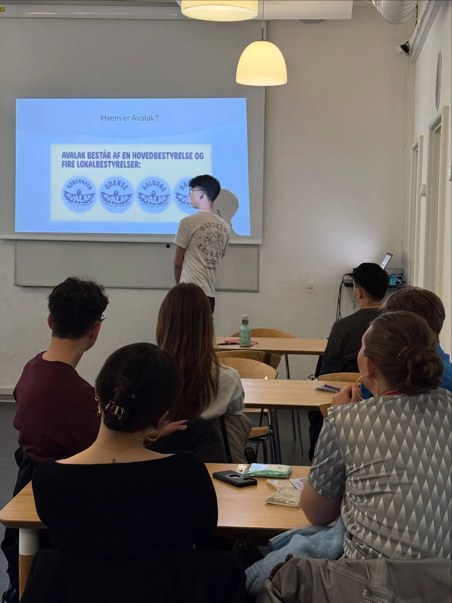 🇬🇱: Qujanaq ullumi peqataasimasunut tamanut!!💜💜
Neriuppugut oktobarip 25-iani immikkut katersortitsinermut takoqqissalluta🤩 Tassunga tunngatillugu paasissutissat tullinnguupput;)

🇩🇰:Tak for alle dem der deltog i intro-eventet i g&aring;r!!💜?