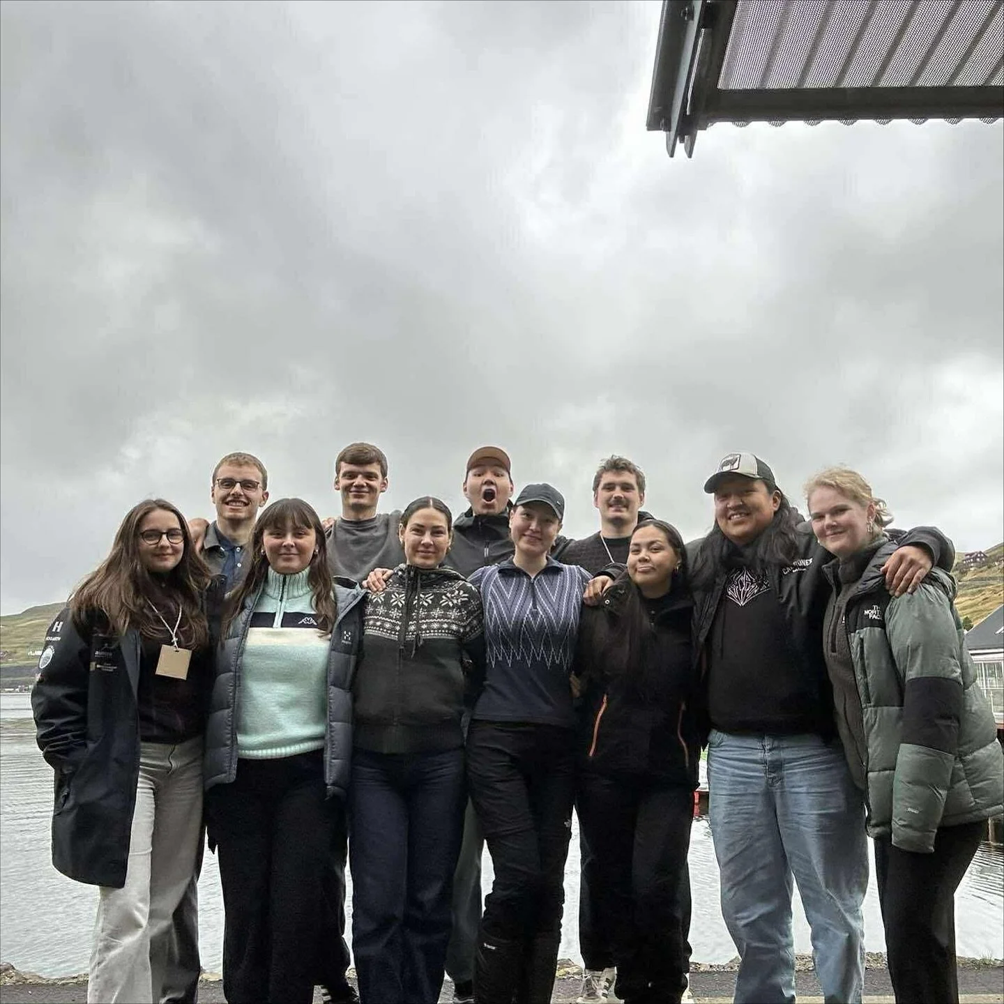 Sapaatip akunneq kingullermi Avalak Savalimmiuni NAIS-mi (Nunani Avannarlerni Ilisimatusartut Kattuffianni) peqataavoq, MFS aqqissuisuliullugu. Peqataanermi MFS pikialaartitsisimavoq Avalak, ILI ILI, aamma LIS ilagalugit - Peqataanermi aqqusaarsimasa