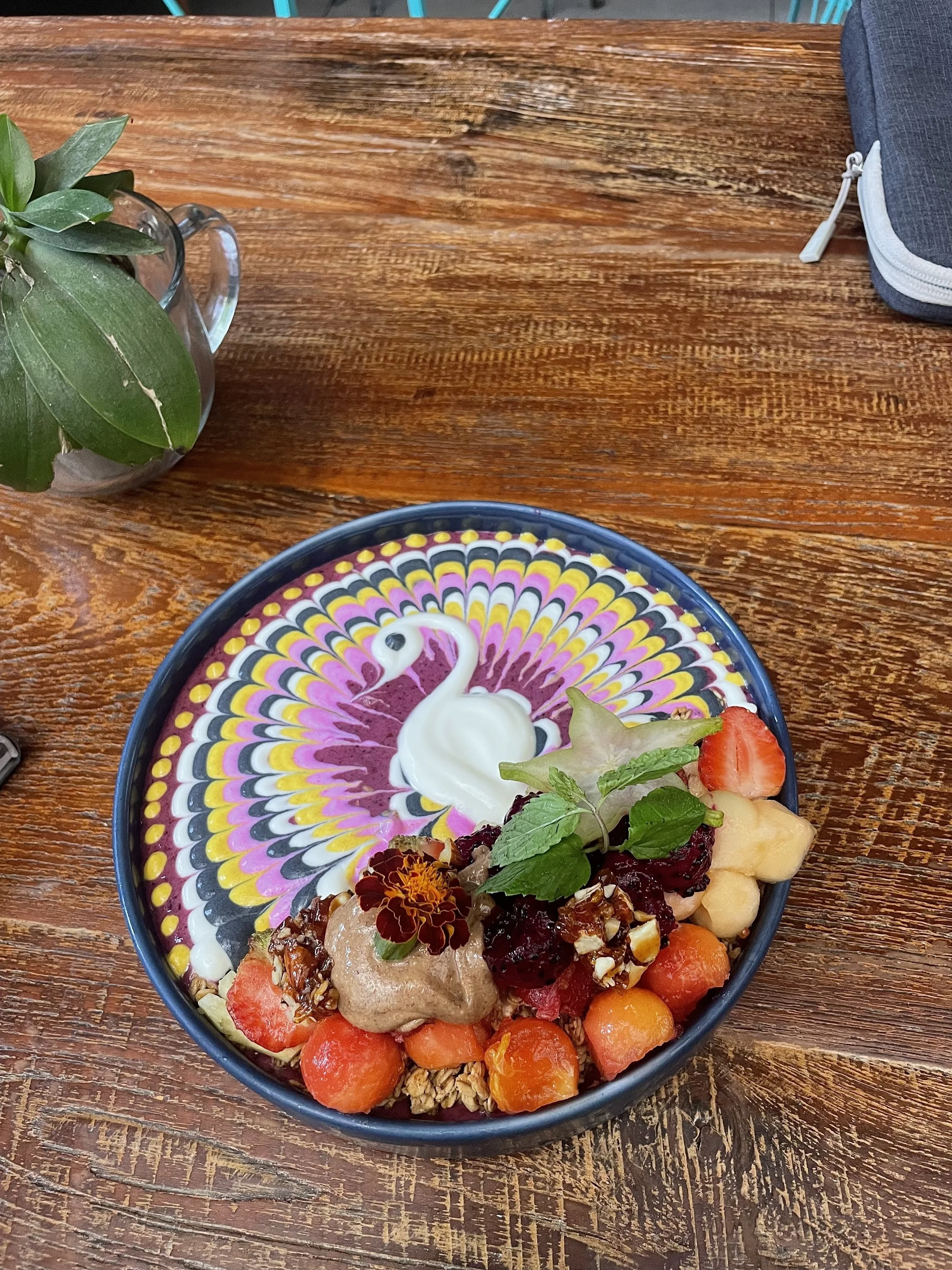 blend cafe smoothie bowl.jpg