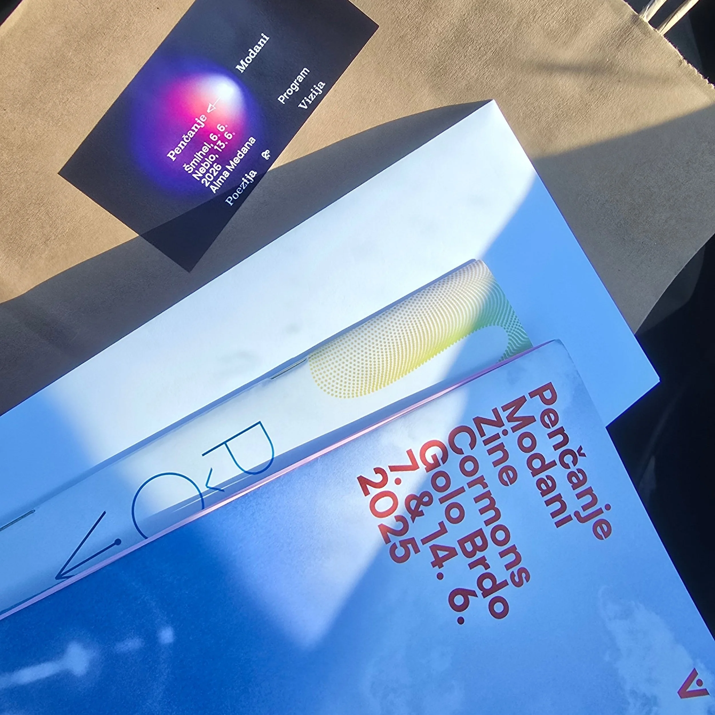 Danes smo v prostorih založbe @qudulibri s tiskovno konferenco pospremili uvod v tretjo edicijo festivala Penčanje v Modani, kjer bomo letos penčali poezijo z vizijo.
Leto&scaron;nji dve prozori&scaron;či bosta povezali nove prostore, pesnice in pesn