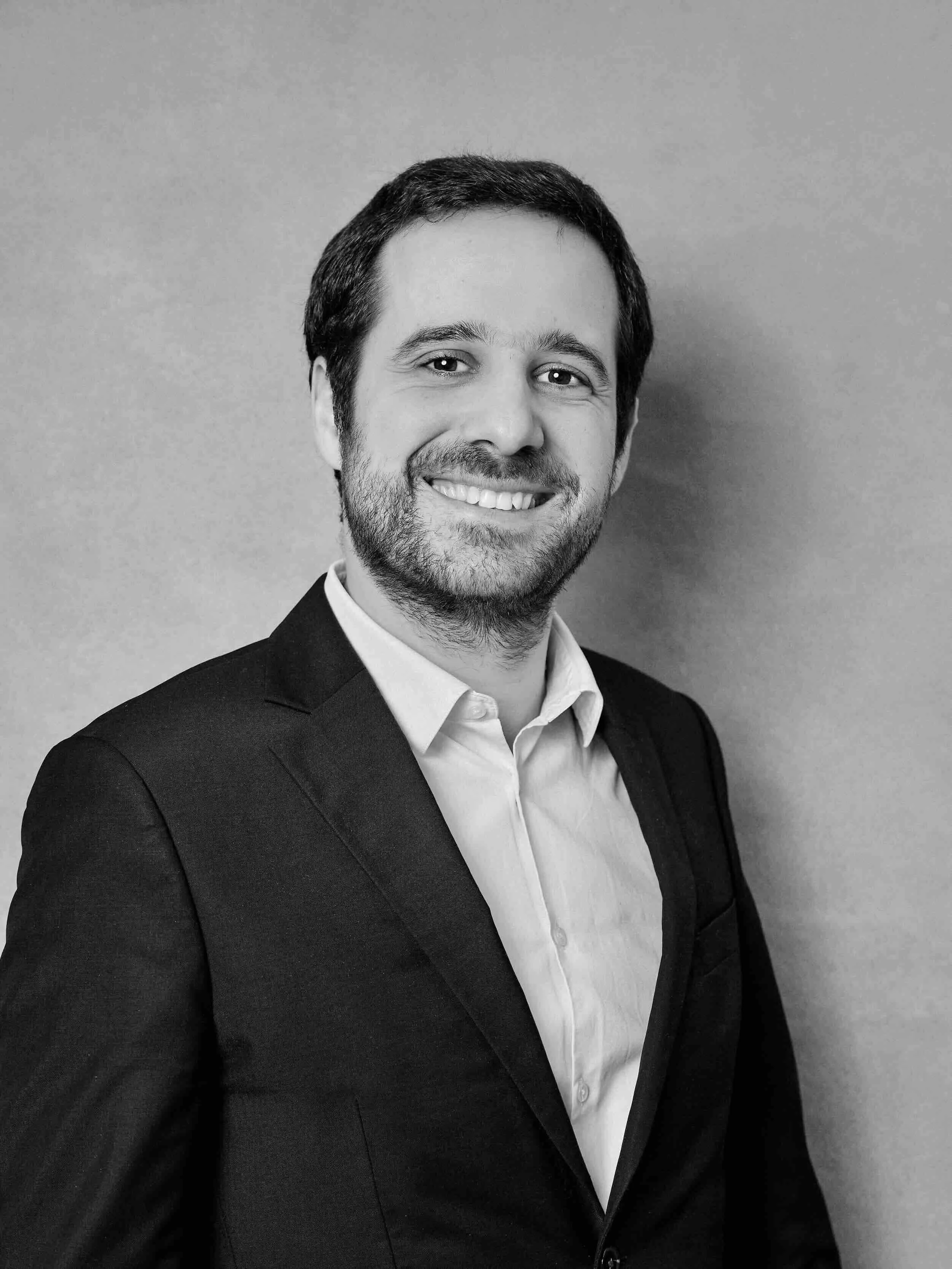 Axel Valensi - Business Partner  Expert en processus commerciaux et formateur DISC, Axel optimise les services commerciaux et pilote la performance pour maximiser la croissance du chiffre d'affaires
