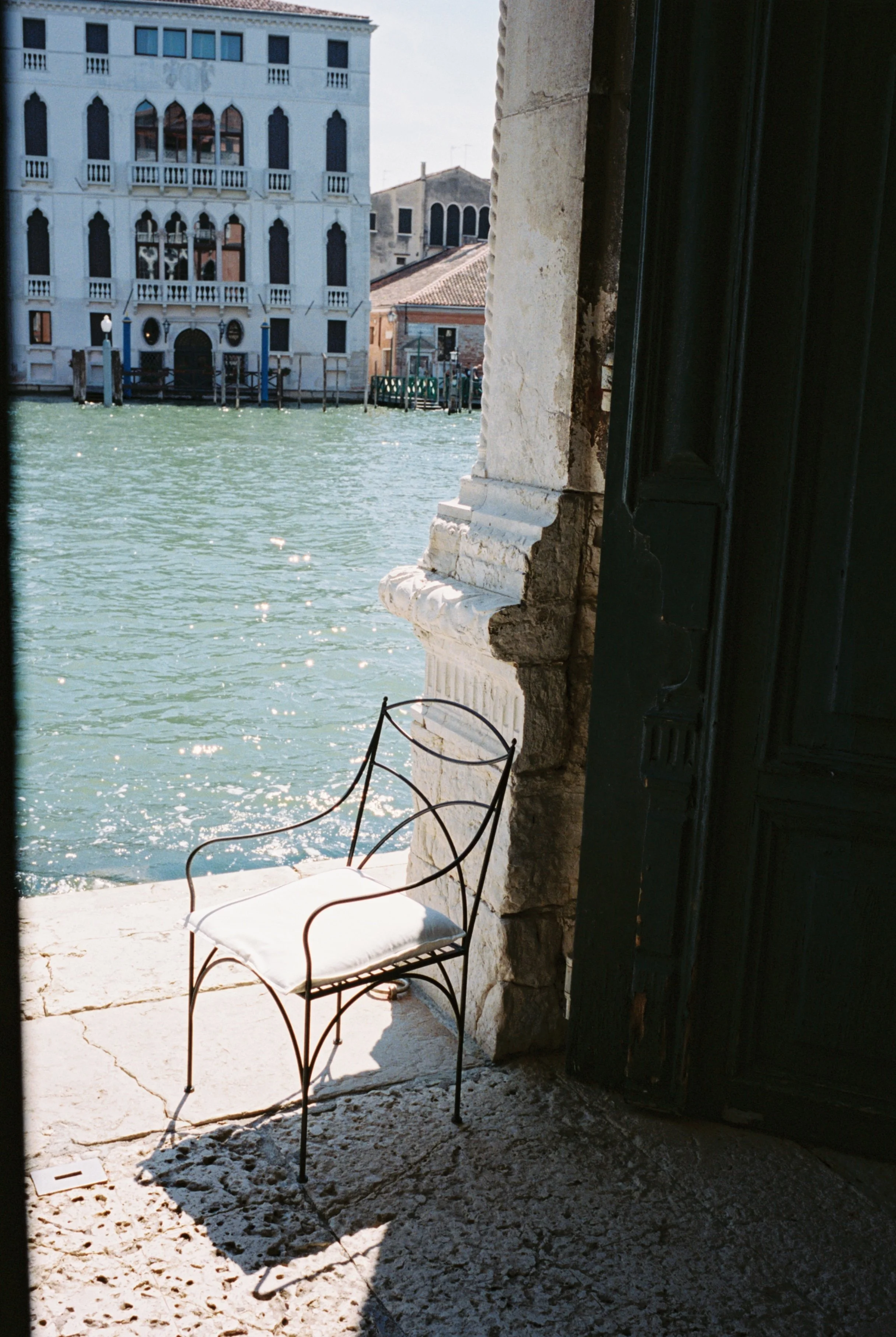 R1-04576-012A.JPG
