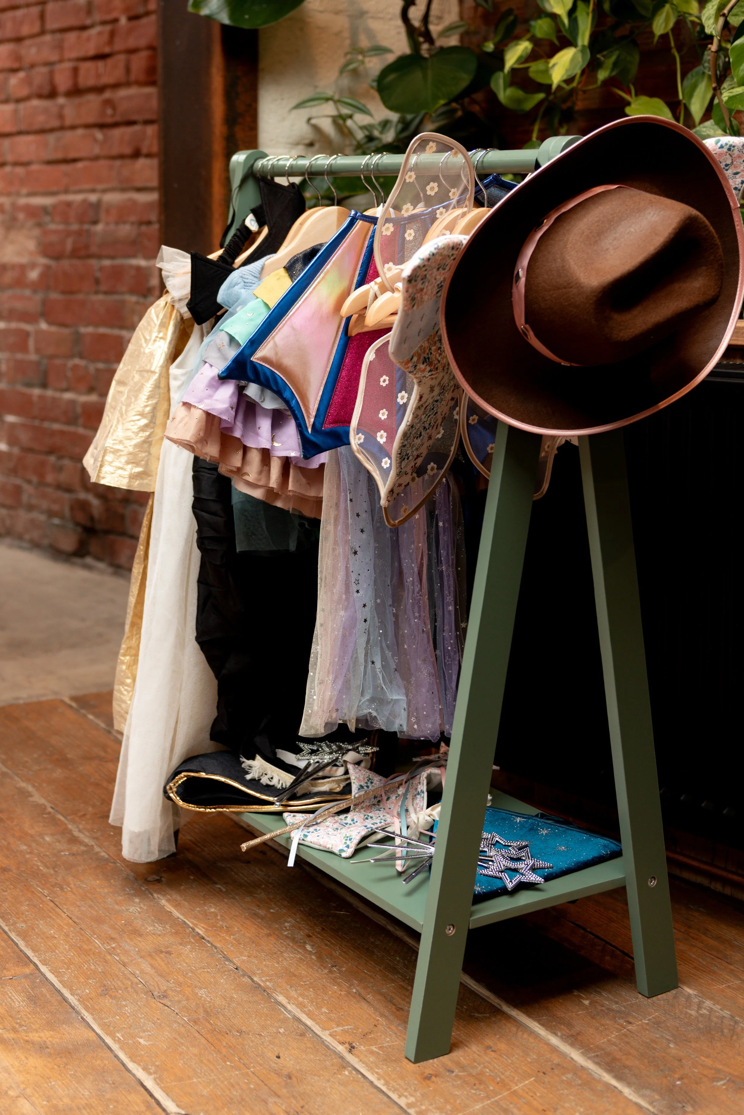 fun details at wedding party at shack revolution, hereford wedding venue