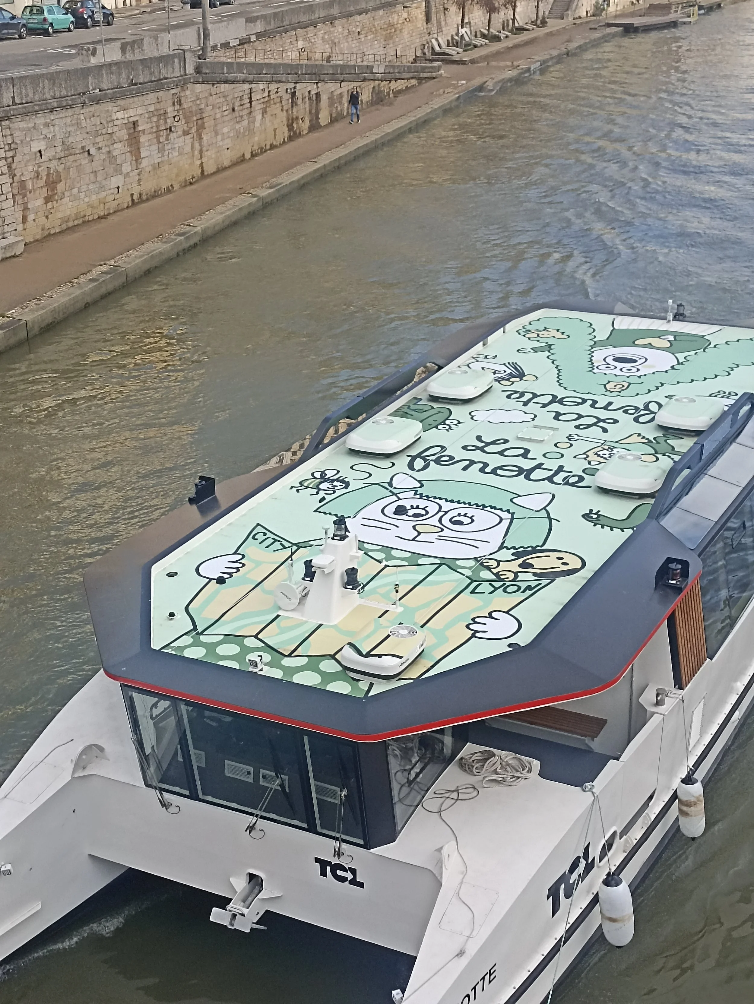 Art sur le toit de La Fenotte - Fresque par Anouck Ricard.