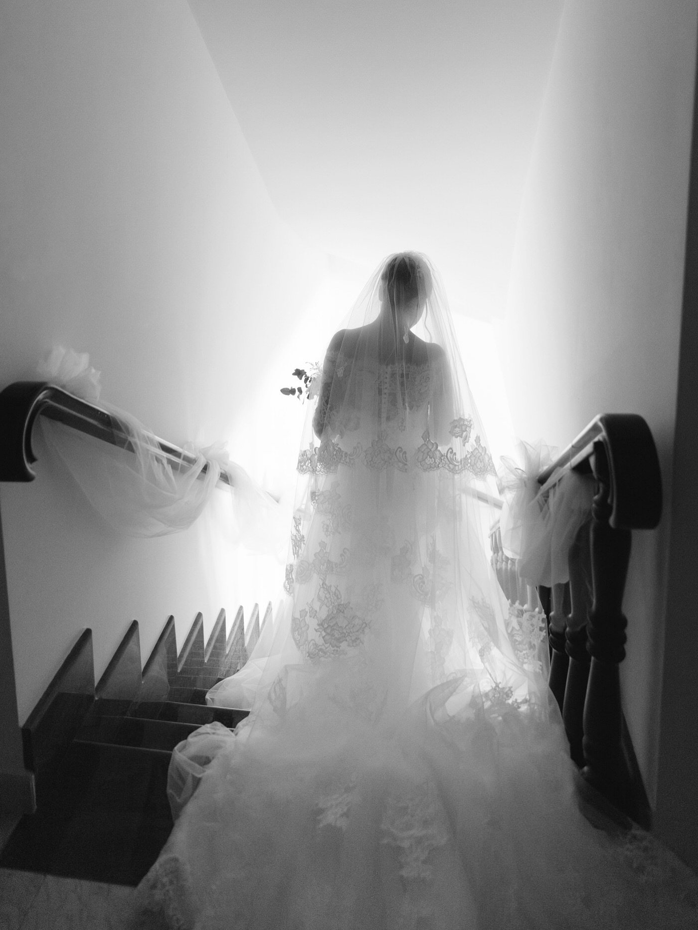 a wedding in italy - elegant, intuitive, emotionally resonant.
a moment suspended in stillness, where editorial meets emotion.
not posed, but felt.

bride | @veronicaurzetta 
venue | @villagrandinetti 

editorial wedding photography Italy, fine art w