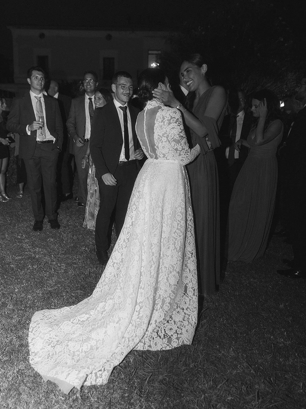 italy wedding days are where presence, beauty, and design move together.
every choice is made with intention. every detail, an extension of your story.
as a destination wedding photographer in italy, i&rsquo;m here to witness how your day unfolds whe