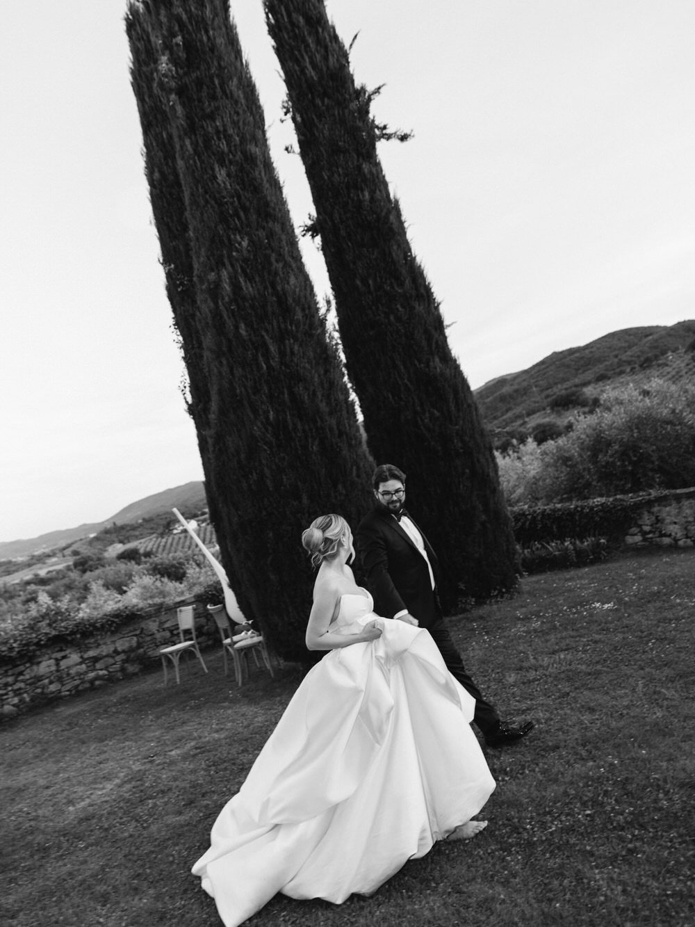 shoots from a @palagina_ruraledinatura wedding in tuscany. 
palagina offers more than scenery, it offers structure.
cypress lines. architectural clarity. space that holds presence without asking for attention.
the styling was intentional. the energy,