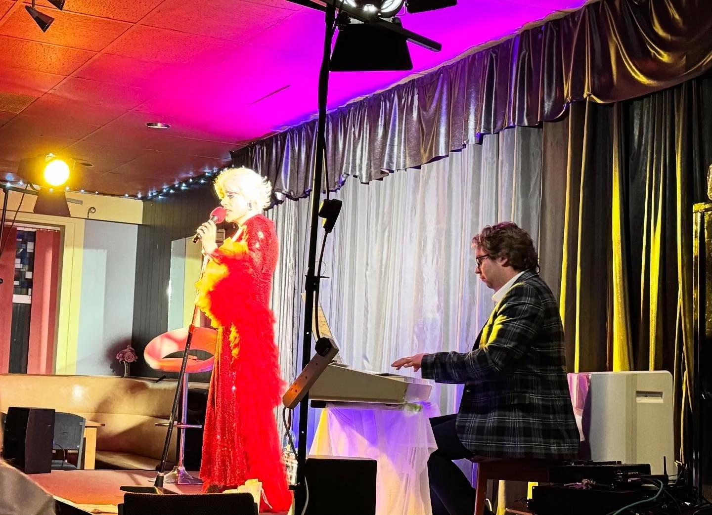 β¨ What a night! β¨
We were absolutely blown away by the incredible performance from the fabulous @missbellahouston tonight and with a completely sold-out show no less! ποΈπ
It was amazing to see so many from the community coming together, not just