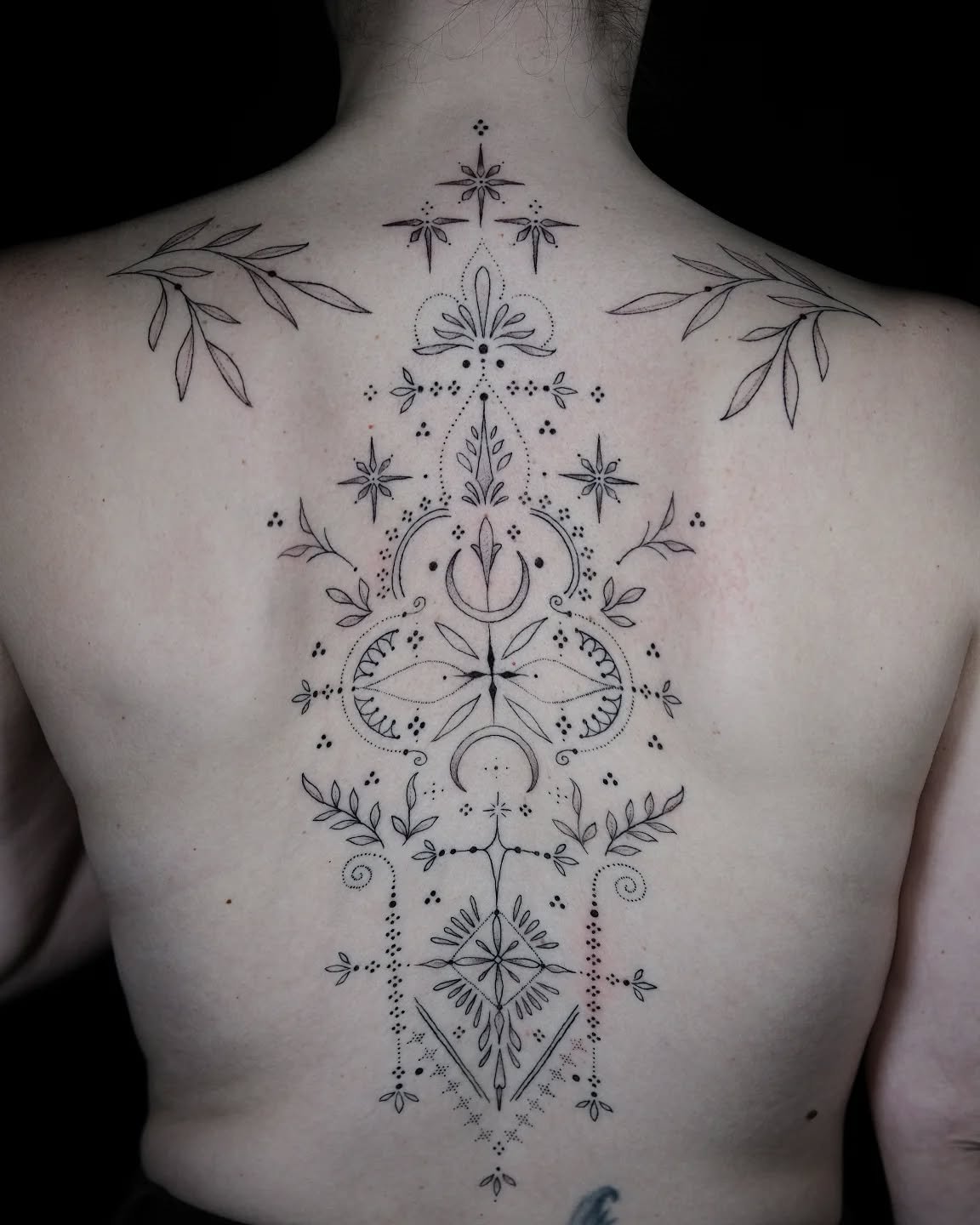 &bull; ornaments &bull;
.
.
.
.
.
#ornamental #ornamentaltattoo #madison #wisconsin #madisontattooartist #wisconsintattooartist #finelinetattoo