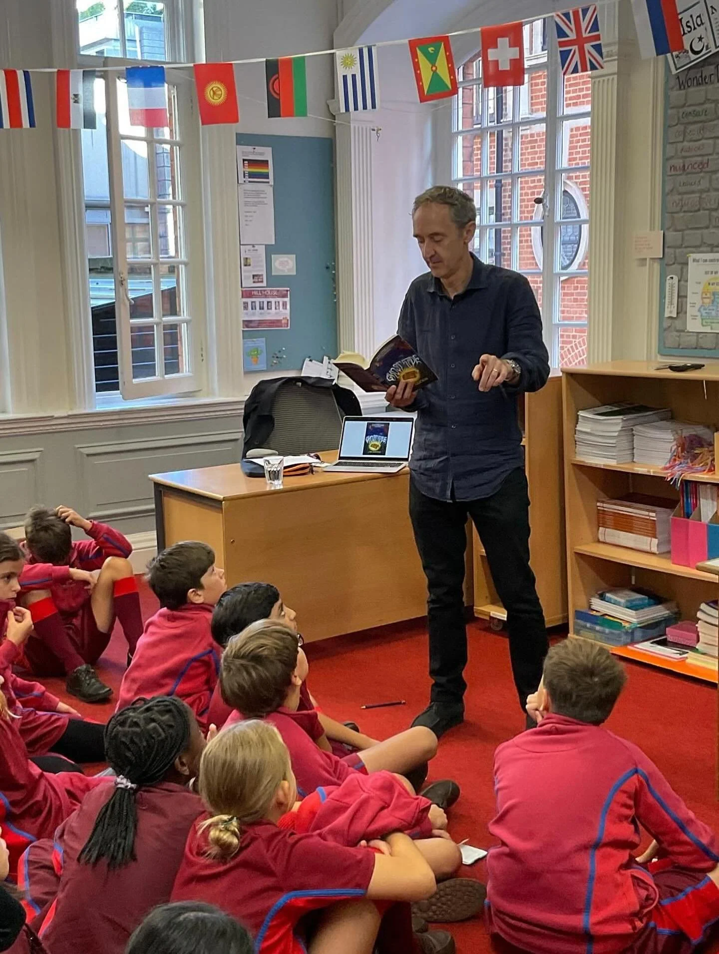 Back to school this week and learned a lot from the lively library crew @hillhouseschoolchelsea 👻 Big thanks for the invite to discuss my book Ghost Tide published by @eyelightningbooks #readingforpleasure #childrensbooks #readingforkids kids #hillh
