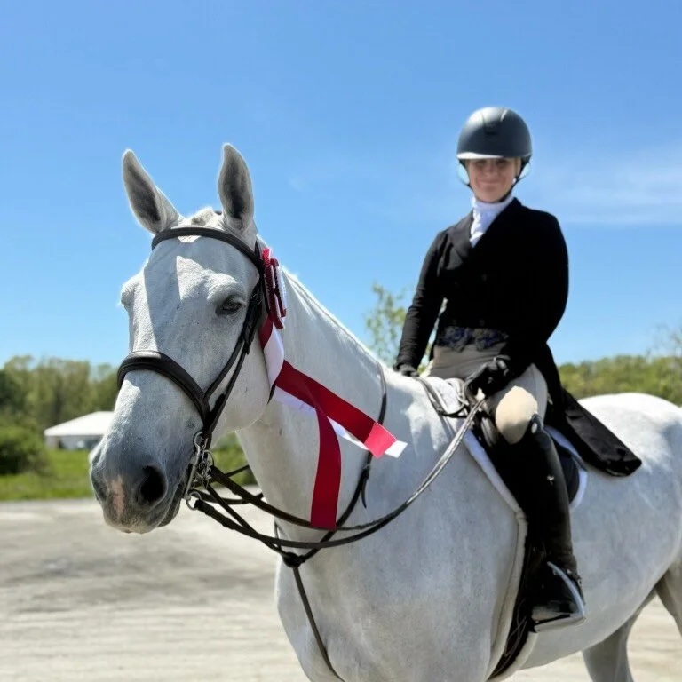Congratulations to @kimmymiller_19 and @rosewoodshowstables for placing second in the non pro hunter derby with Nimbus!! 💙☁️
