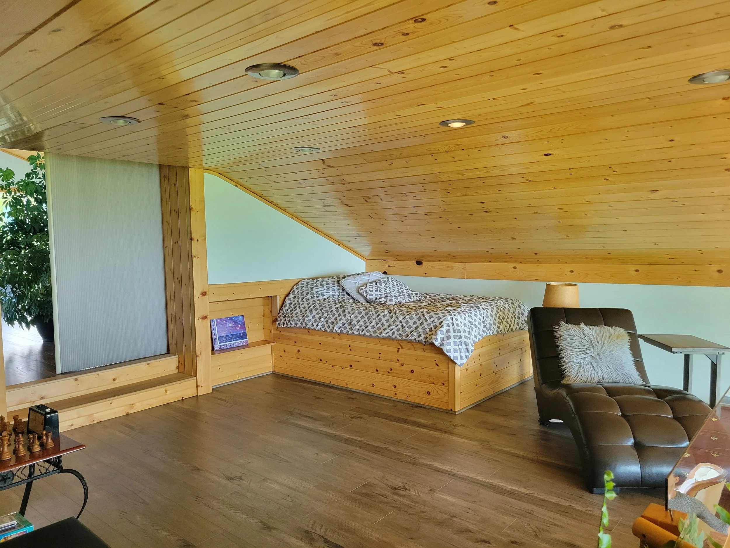 3rd level loft Bedroom - Full Bed