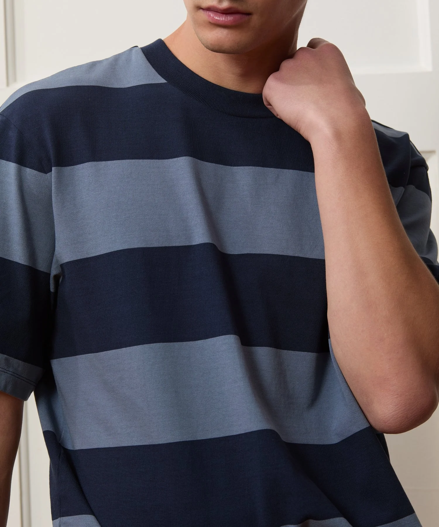 MAR26_KN7600685_STRIPED_BLUE_040_D1_R.jpg