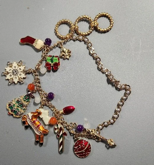 GOLD TONE CHRISTMAS CHARM BRACELET