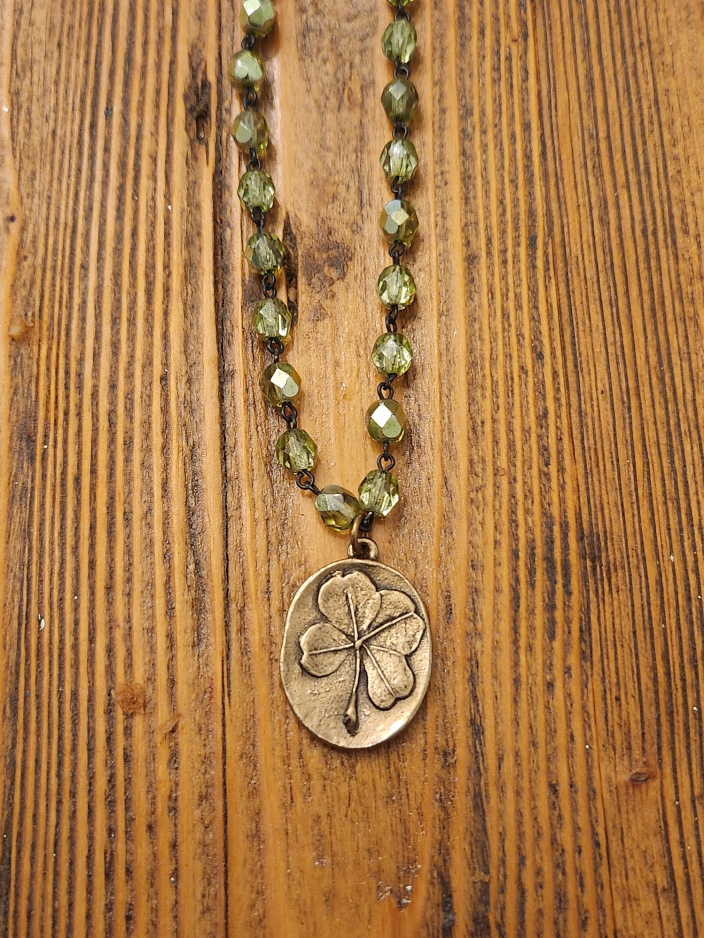 T7900 - BRONZE CLOVER NECKLACE WITH CZECH GLASS.png