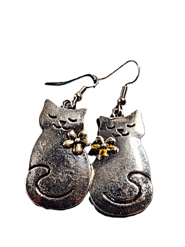 Z9104 - SILVER TONE CAT EARRINGS.png