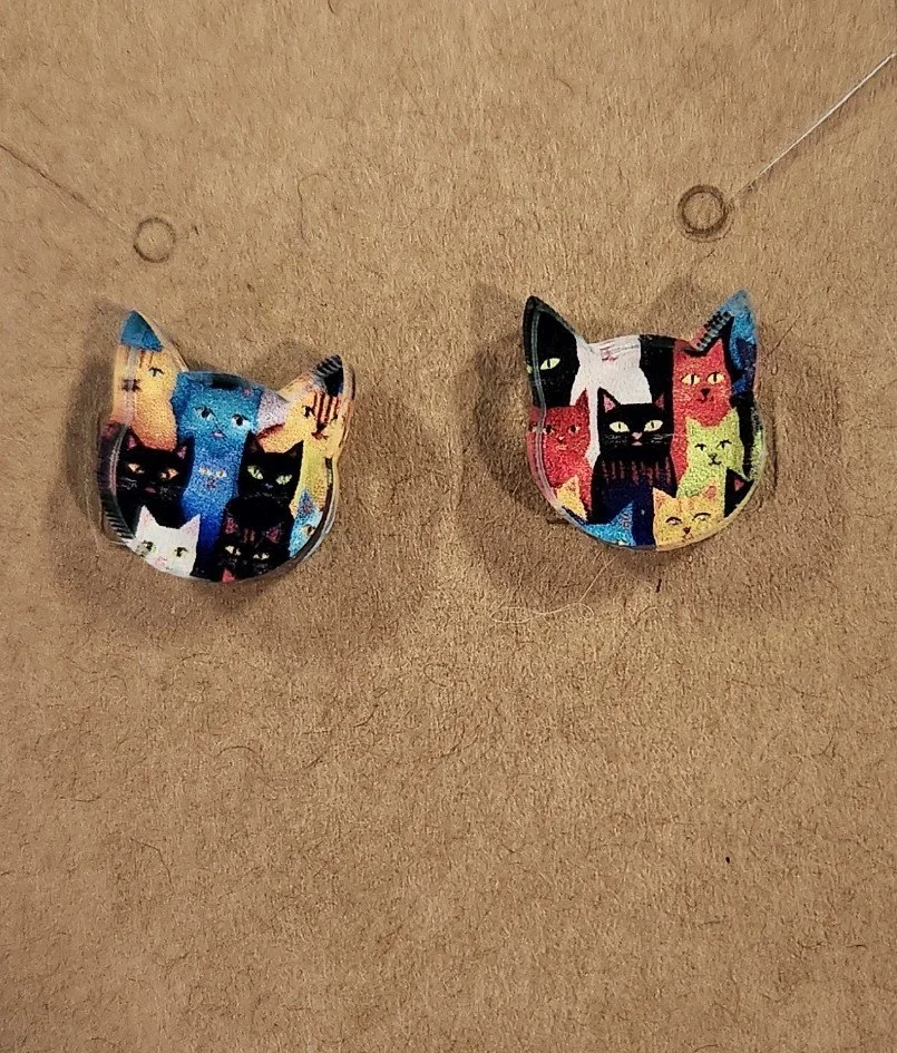 CAT FACE STUD EARRINGS