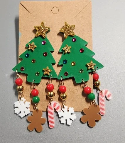 GREEN CHRISTMAS TREE WITH DANGLE DECORATIONS