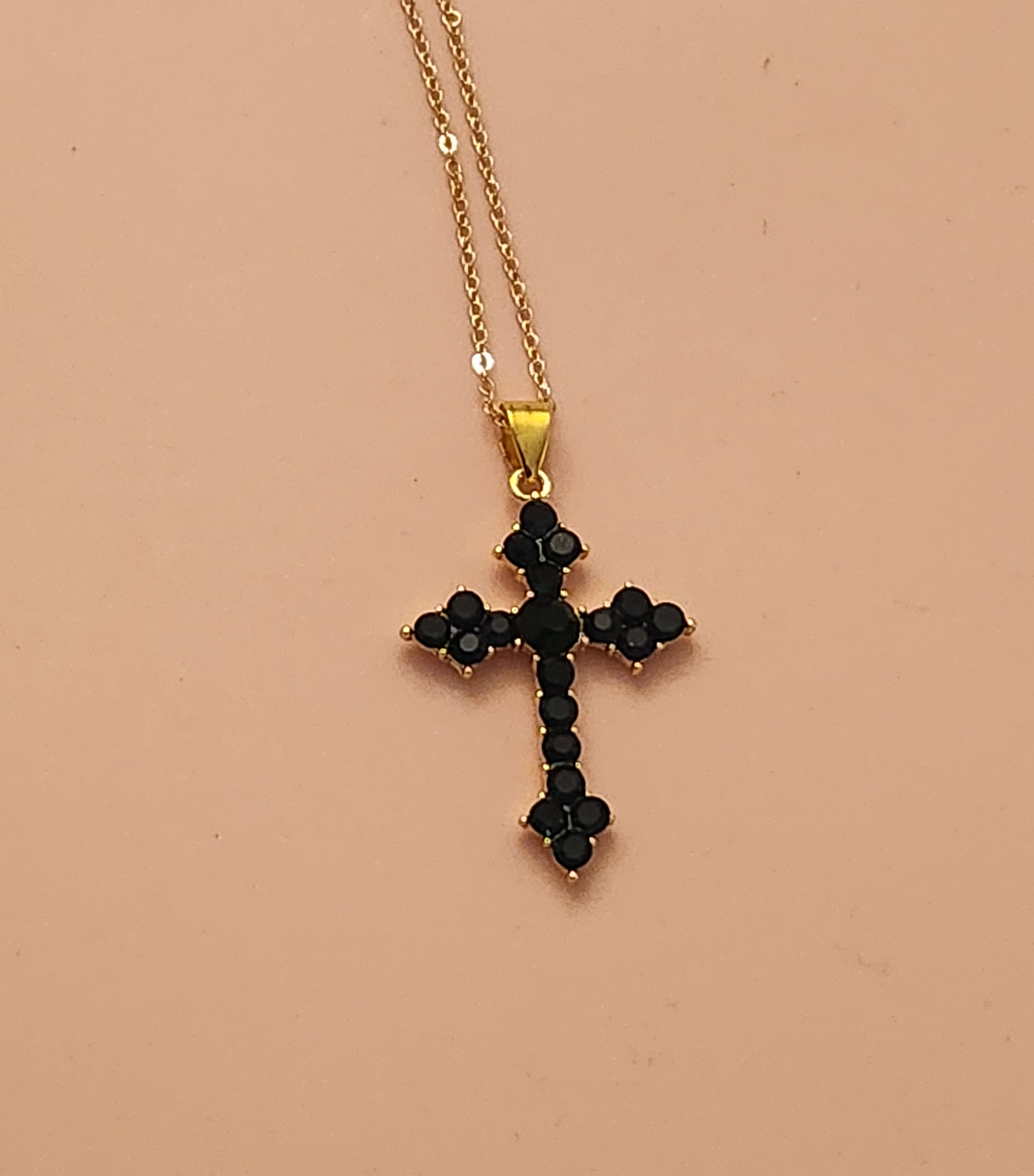 Z8320 - GREEN STONE CROSS NECKLACE.png
