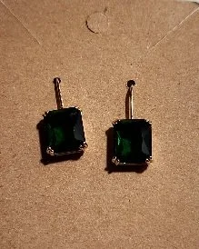 EMRALD GREEN HOOK EARRINGS