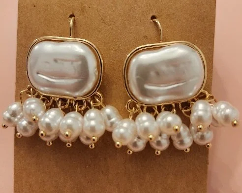 Z5901 - PEARL STYLE PENDANT EARRINGS.jpg