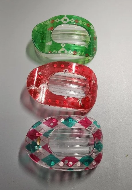 ASSORTED HAIR CLIPS