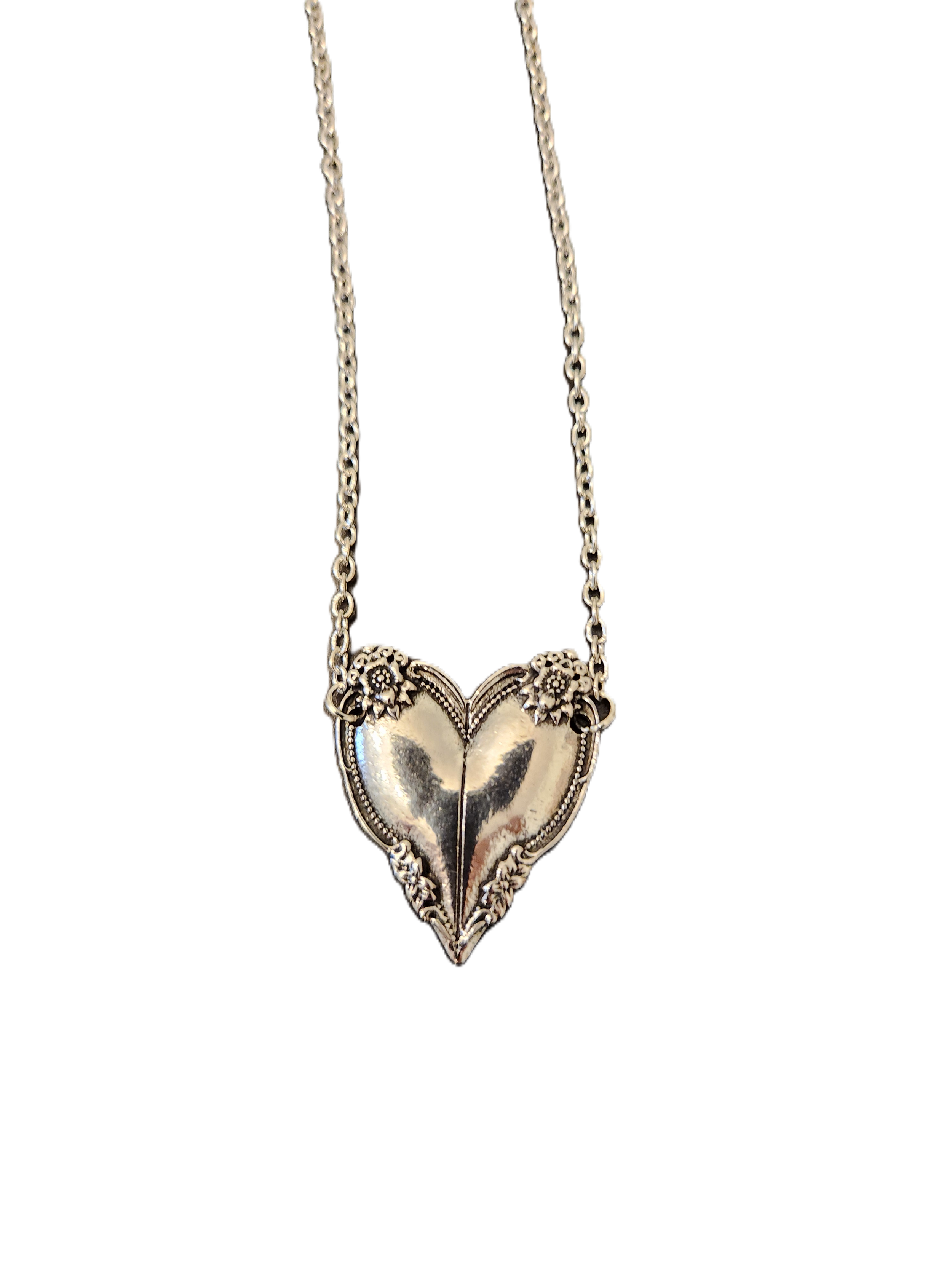 Z4723 - SILVER TONE HEART NECKLACE.png