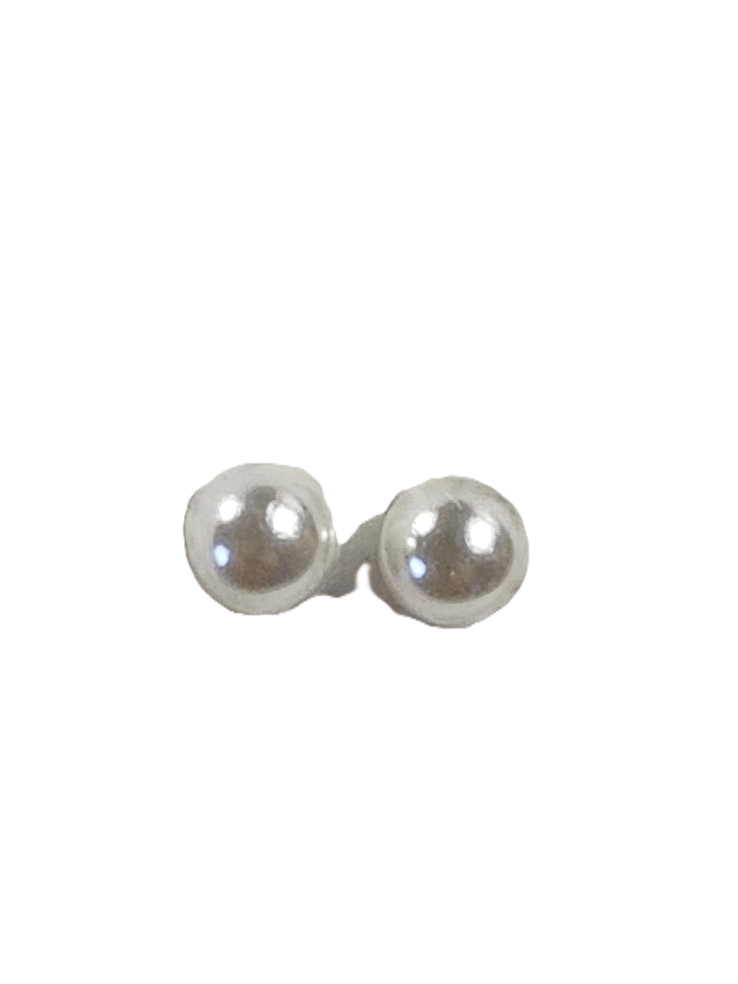 W5712 - WHITE PEARL STUD EARRINGS.png