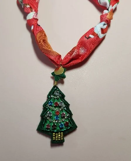 SCARF CHRISTMAS TREE NECKLACE