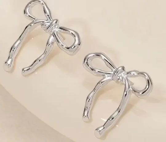METALIC SILVER BOW STUD EARRINGS