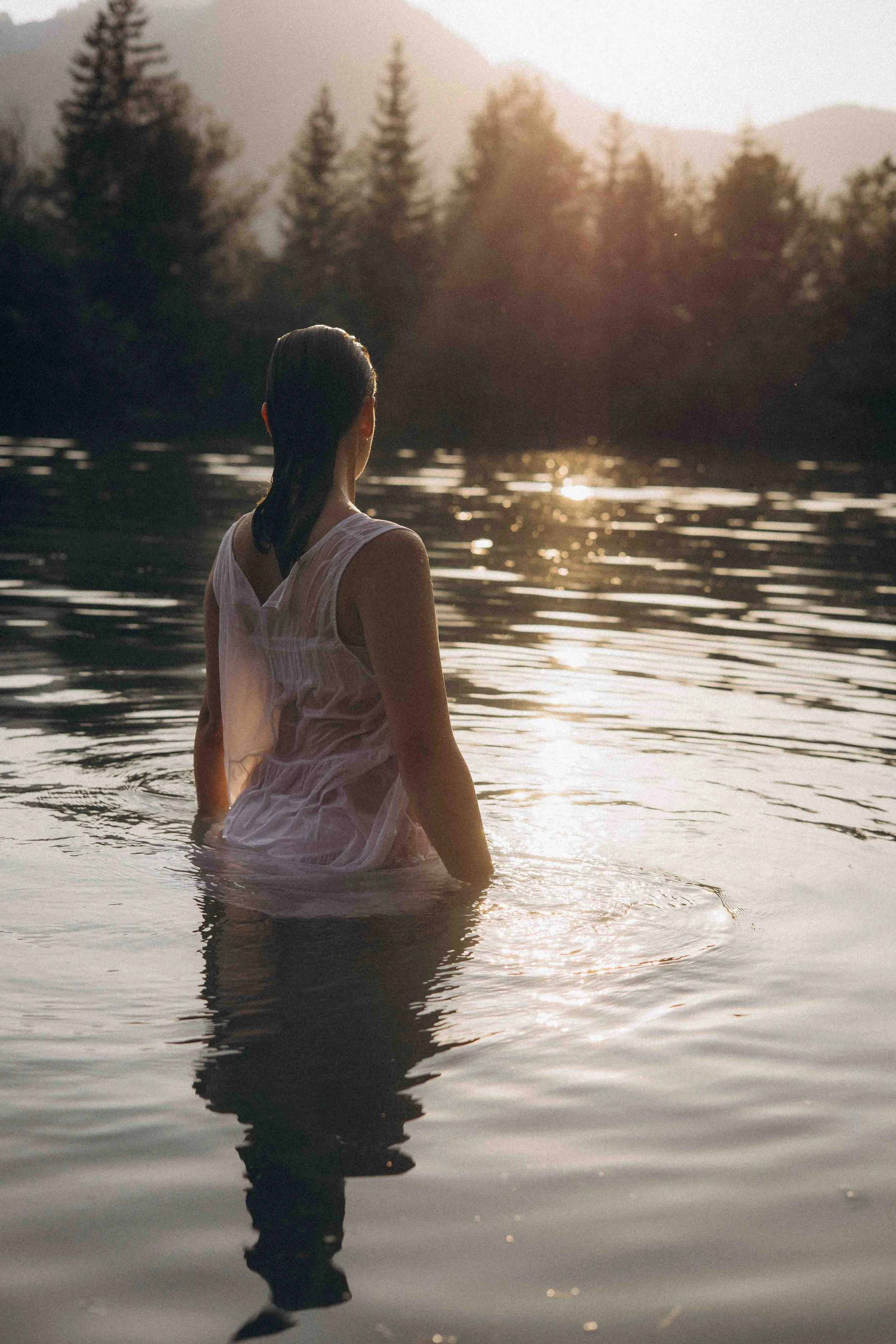 Babybauchbilder im Wasser. Von Lenggries bis München und Tegernsee bis Weilheim.