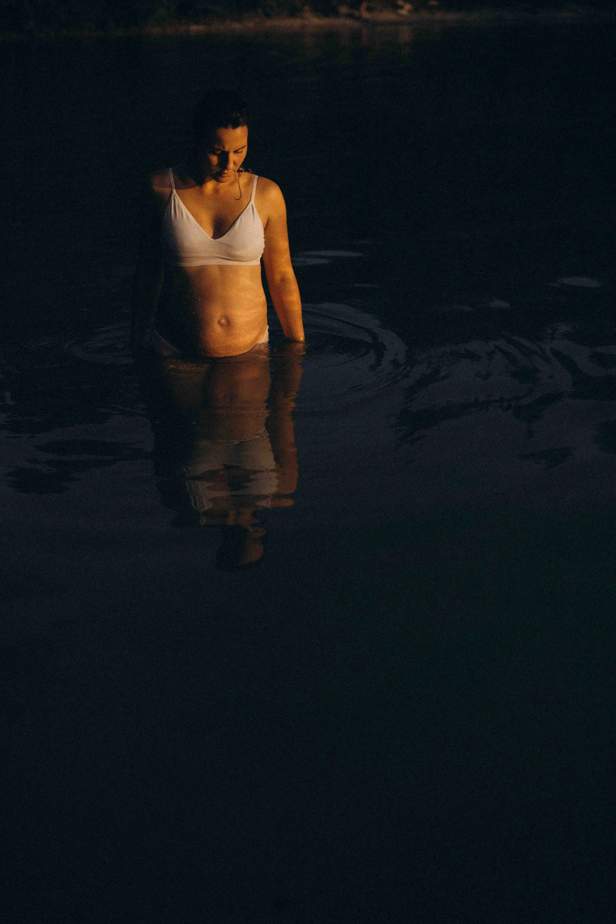 Schwangerschaftsfotos im Wasser. In ganz Oberbayern.