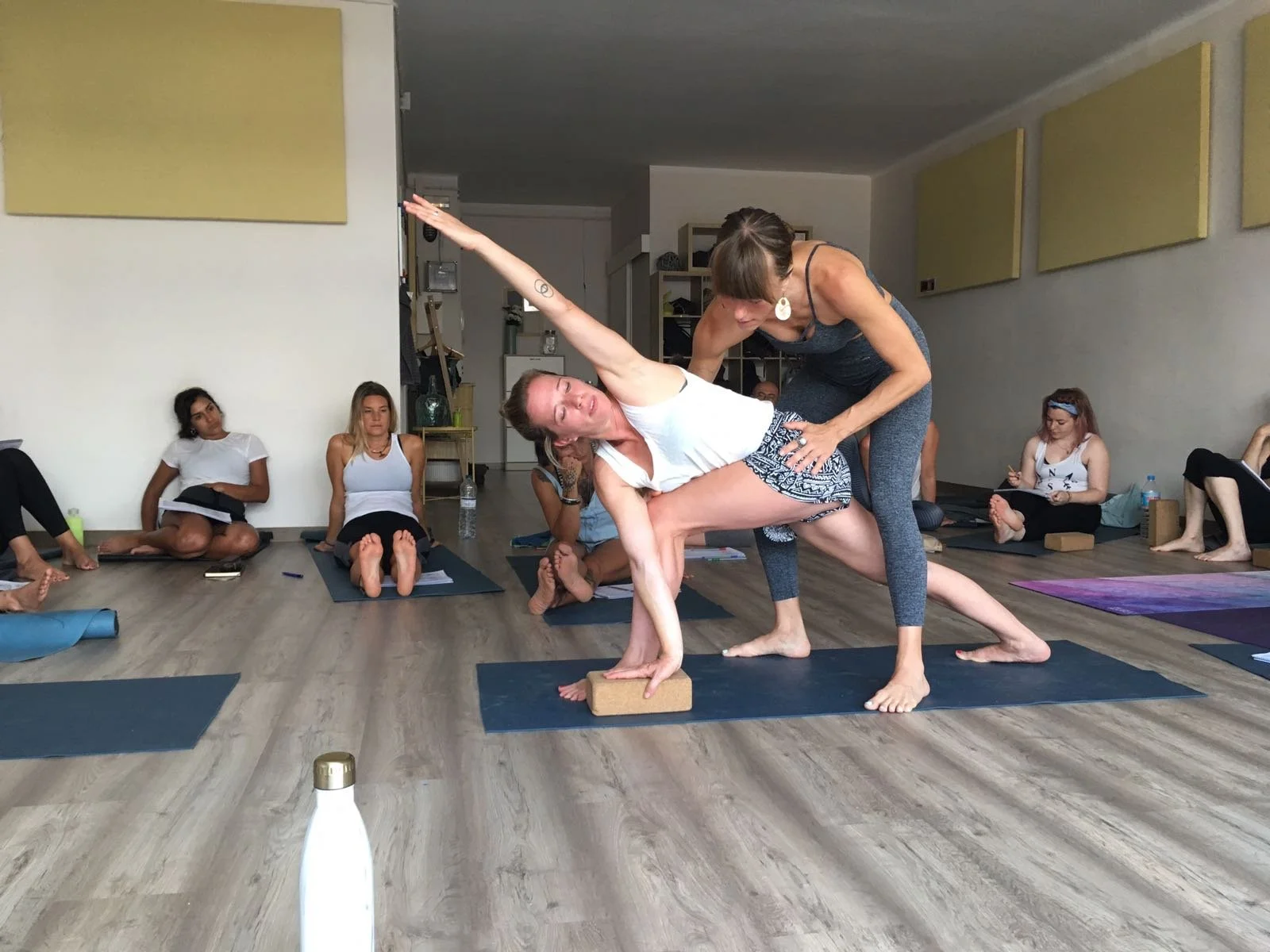 parivritaparsvakonasana:helene2.jpg