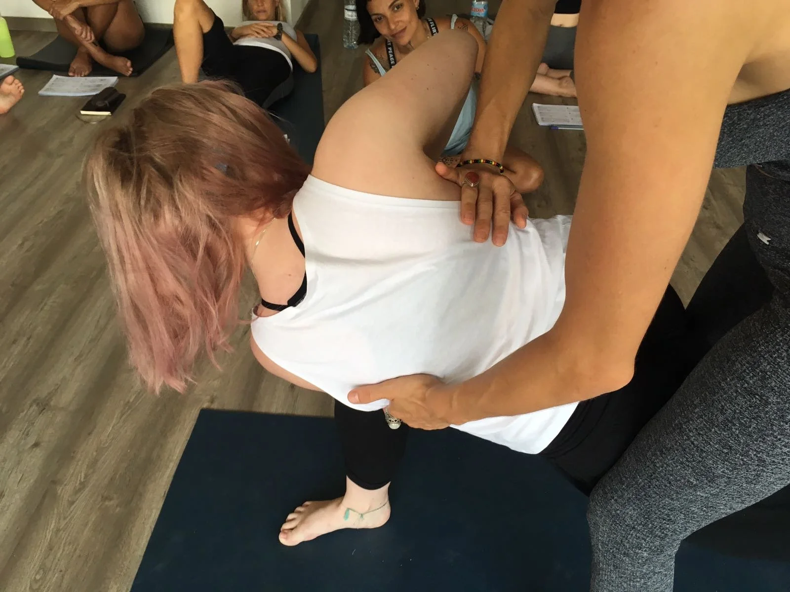 parivritaparsvakonasana:adjustdetail.jpg