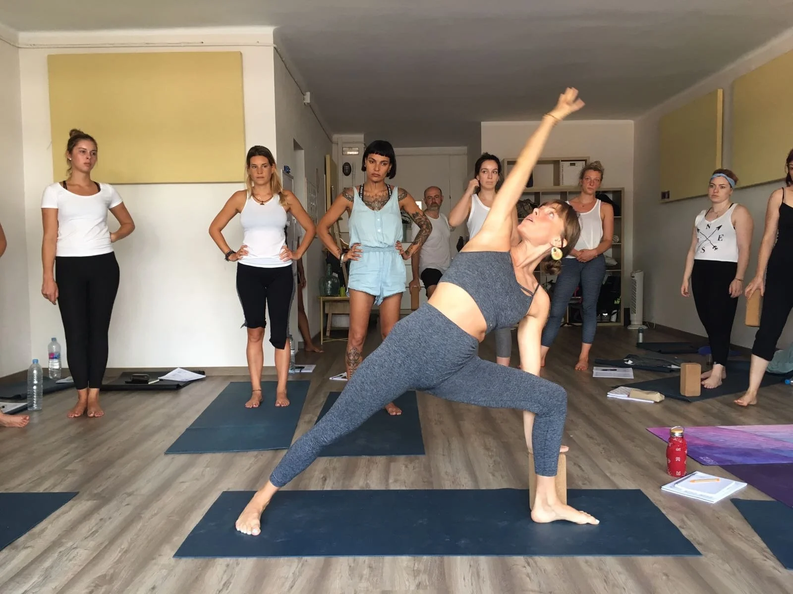 uttitaparsvakonasana:block.jpg