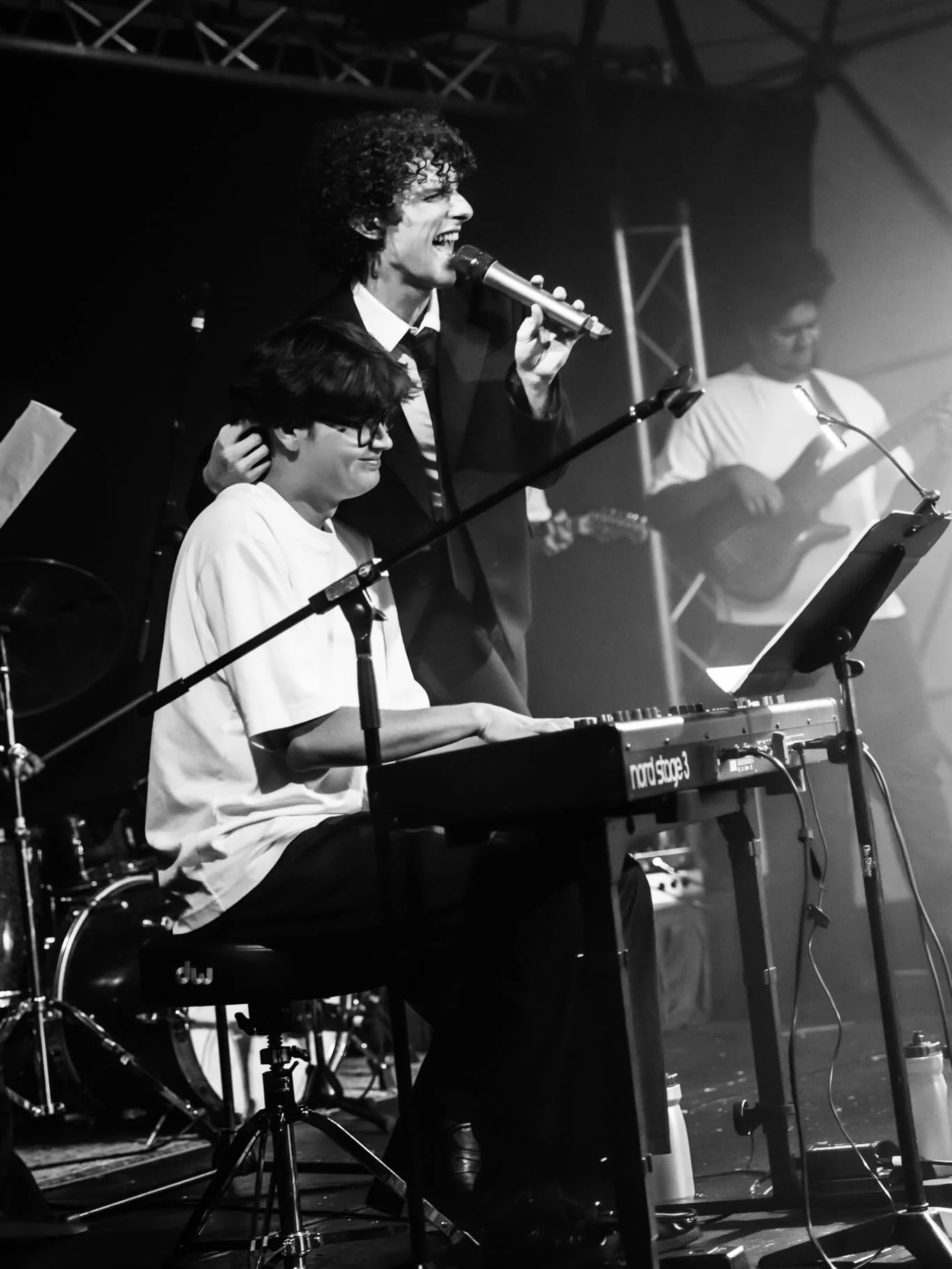 How LUCKY am I to be able to have done this season with such TALENTED musicians asf!!

@paperbackfort 🎹
@josh.fairweather_ 🎸
@jared_hemara_ 🎸
@lachie_durrans 🥁
@triniti.jazz 🎺
@ani.arayar 🎷
@gracie.northam 🎤
@marinaanthea.music_ 🎤

Each of th