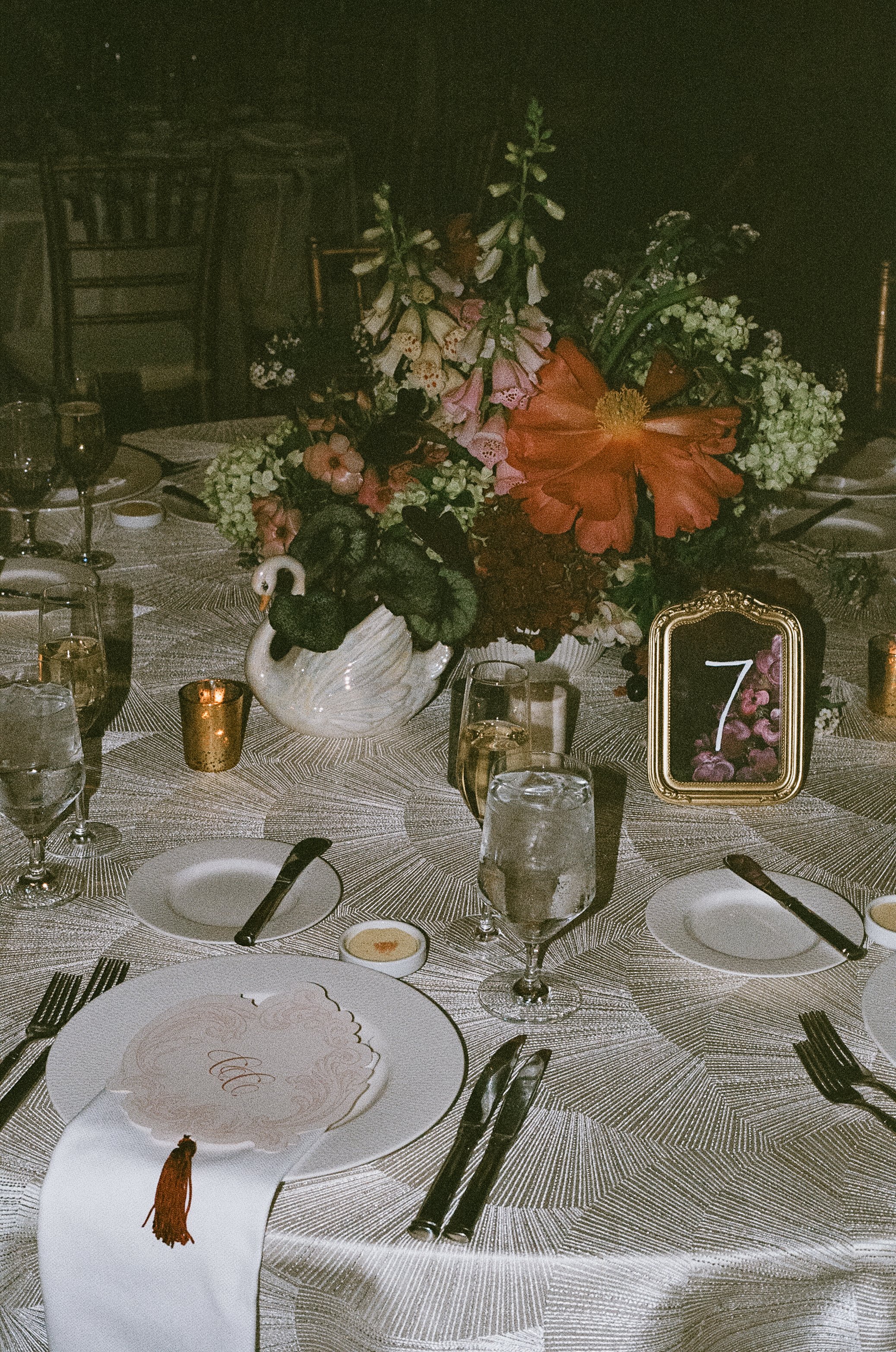 romantic-swan-garden-wedding-details.jpg