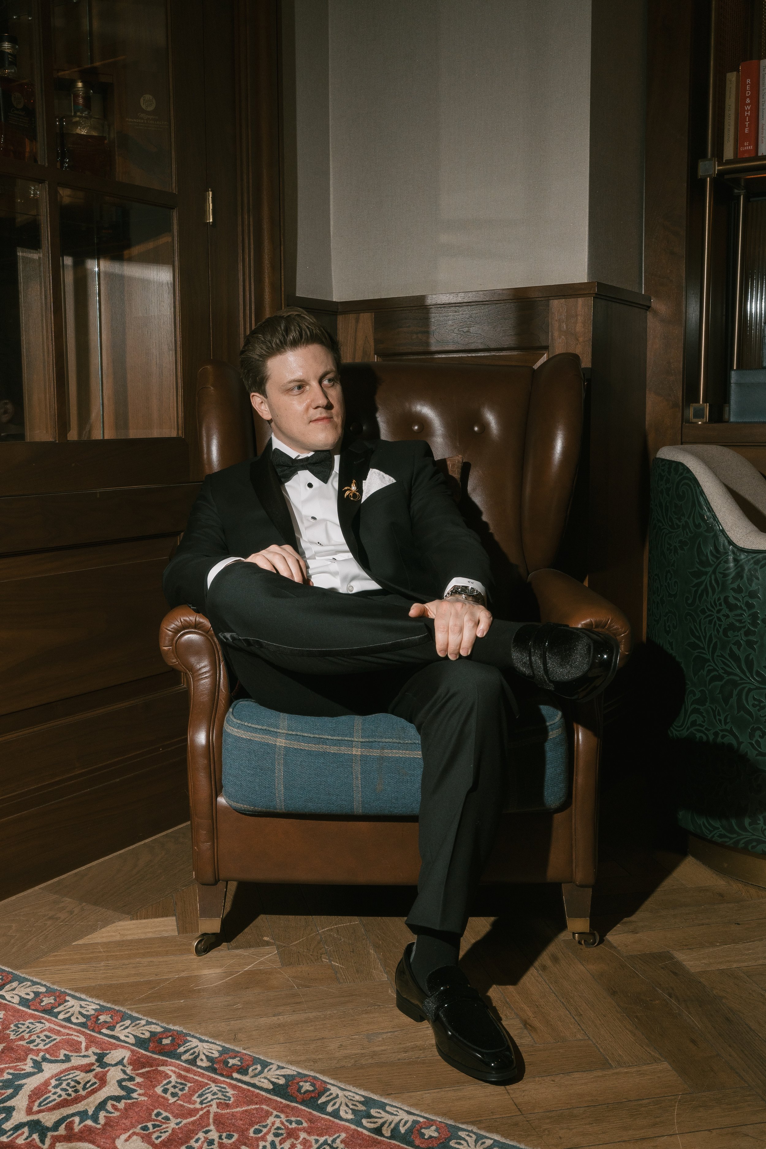 leather-armchair-groom-wedding-portraits-the-fed-boston.jpeg