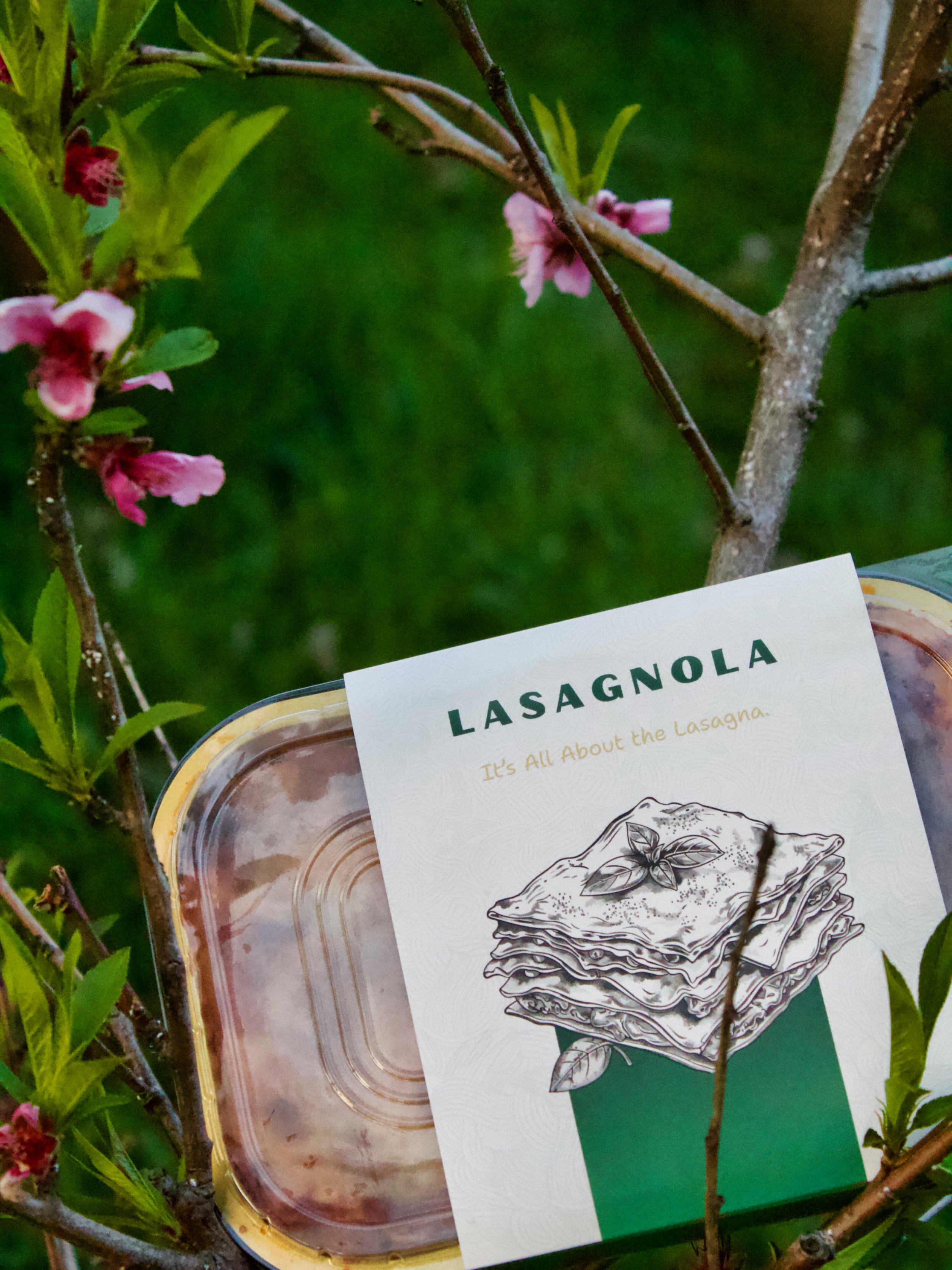 Even our lasagnas couldn&rsquo;t resist soaking up this weather 🌳☀️

Enjoy yours outside or cozy up inside, either way dinner&rsquo;s covered🙌🏽