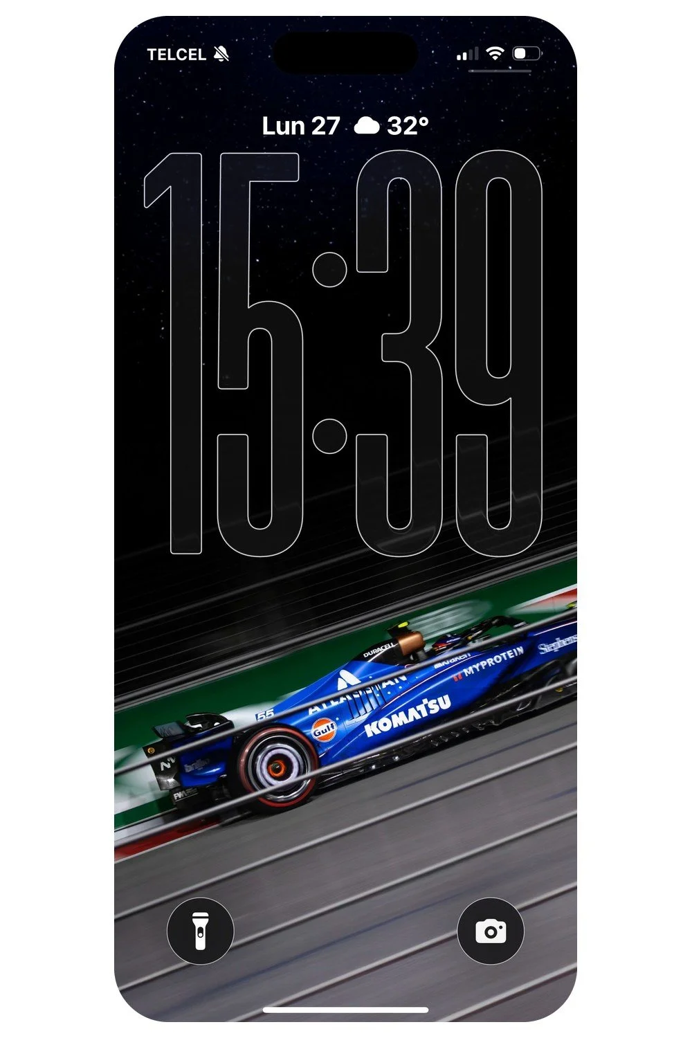 Carlos Sainz pilotando el Williams FW47 en circuito nocturno, wallpaper para celular