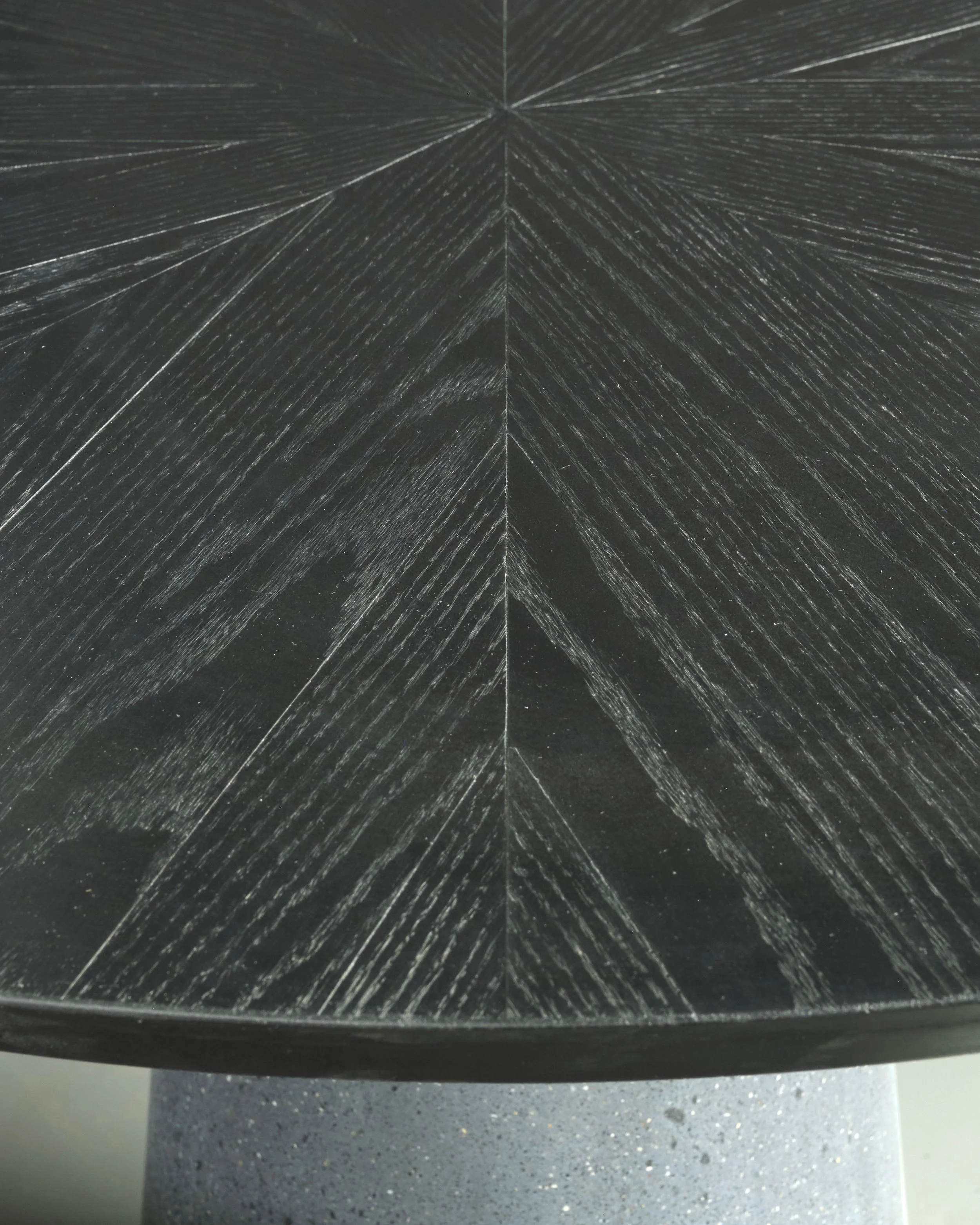 Detail of Black Mamba's wood-grain finish